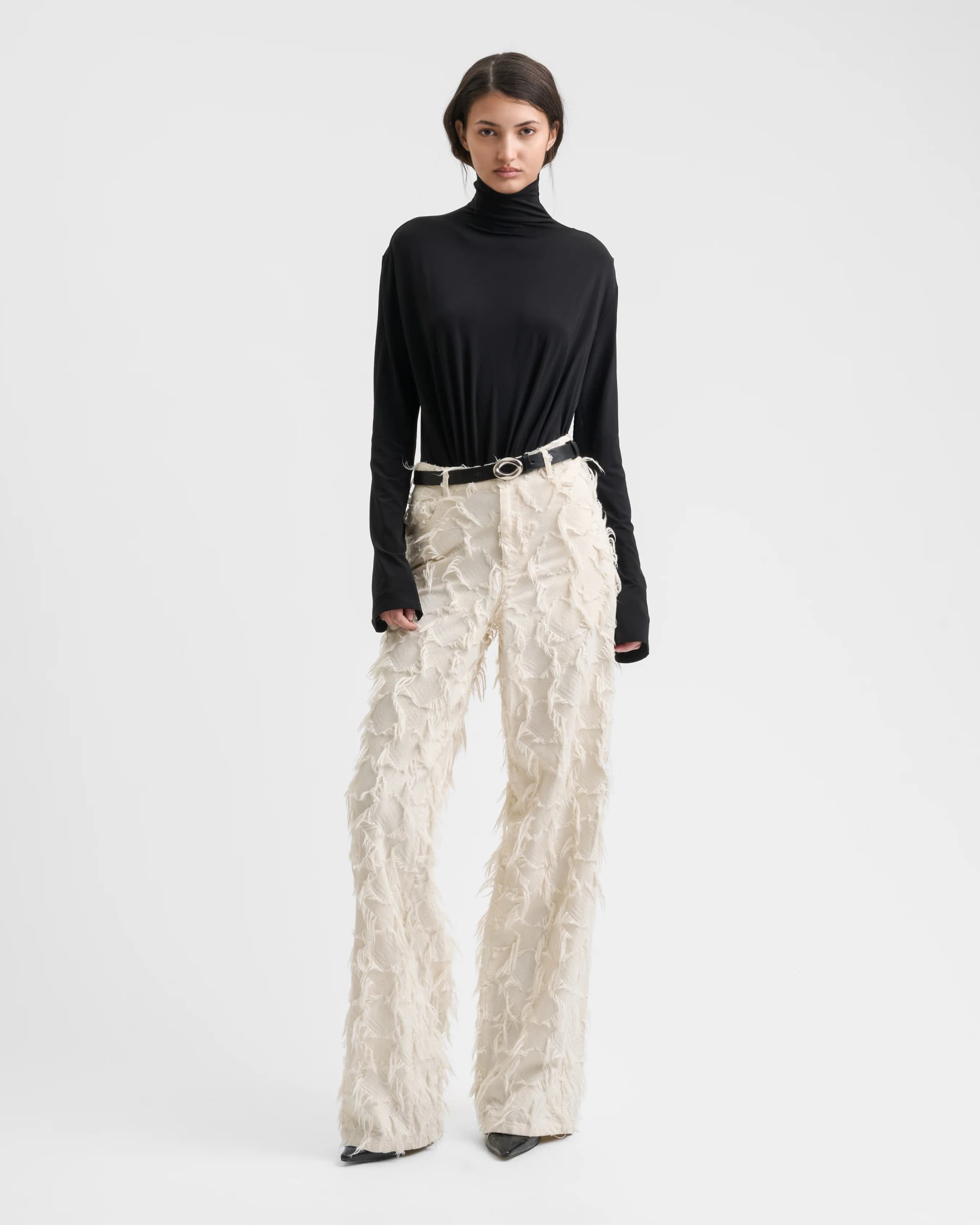 1590_f06ff1198a-sefr_fw26_loose-cut-fringed-white-twill_0099-large