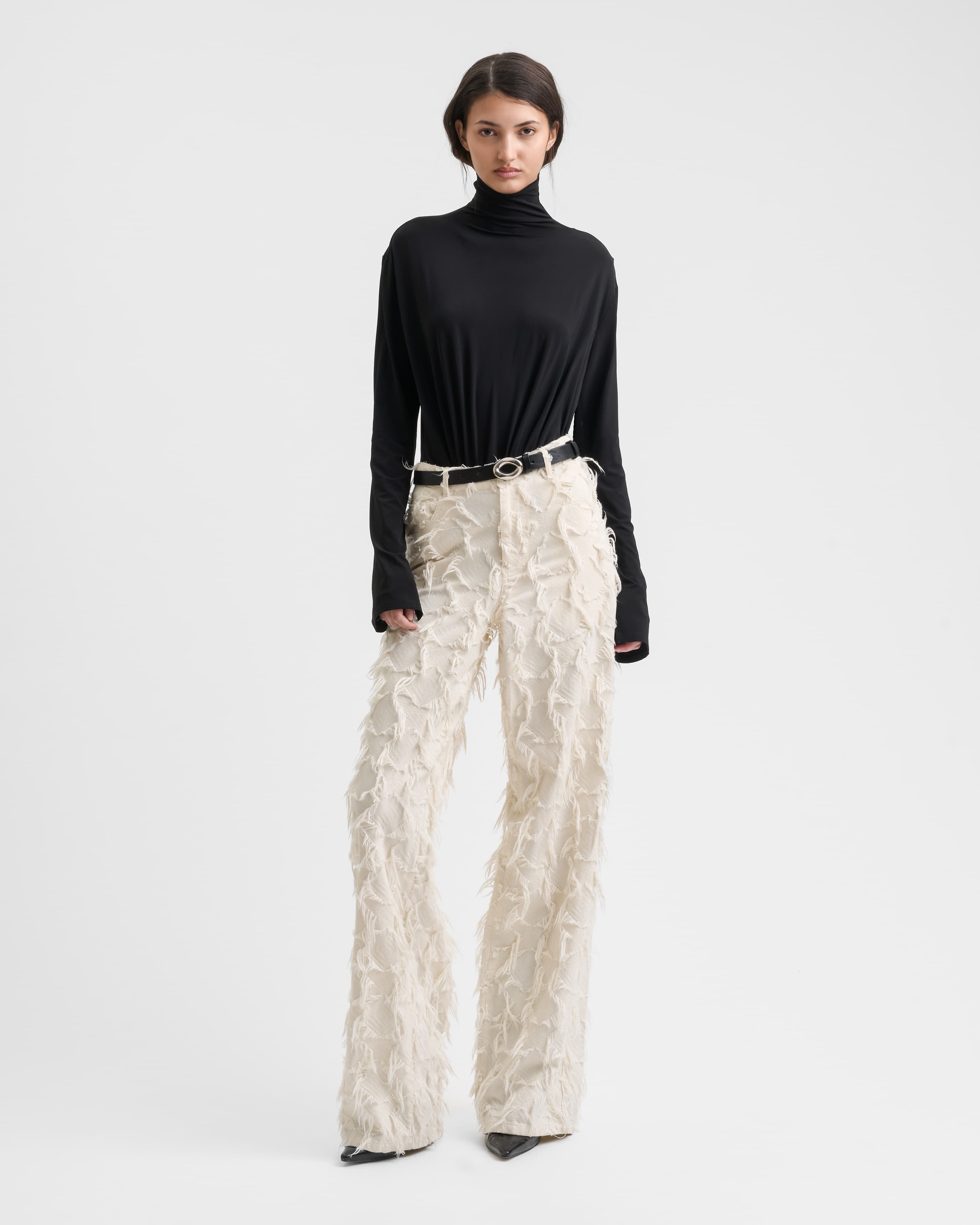 1590_f06ff1198a-sefr_fw26_loose-cut-fringed-white-twill_0099-large