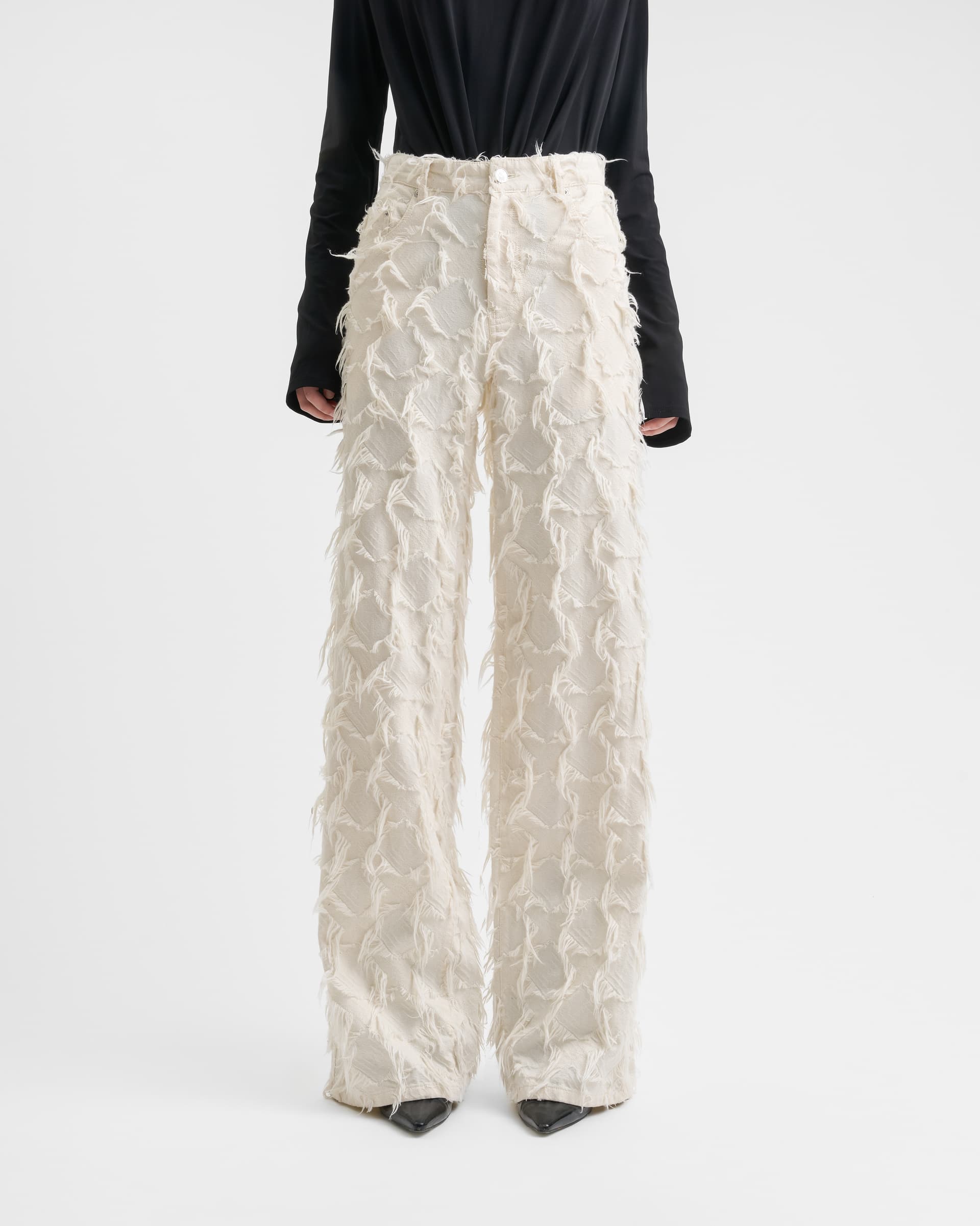 1590_f41b0f9f71-sefr_fw26_loose-cut-fringed-white-twill_0131-large