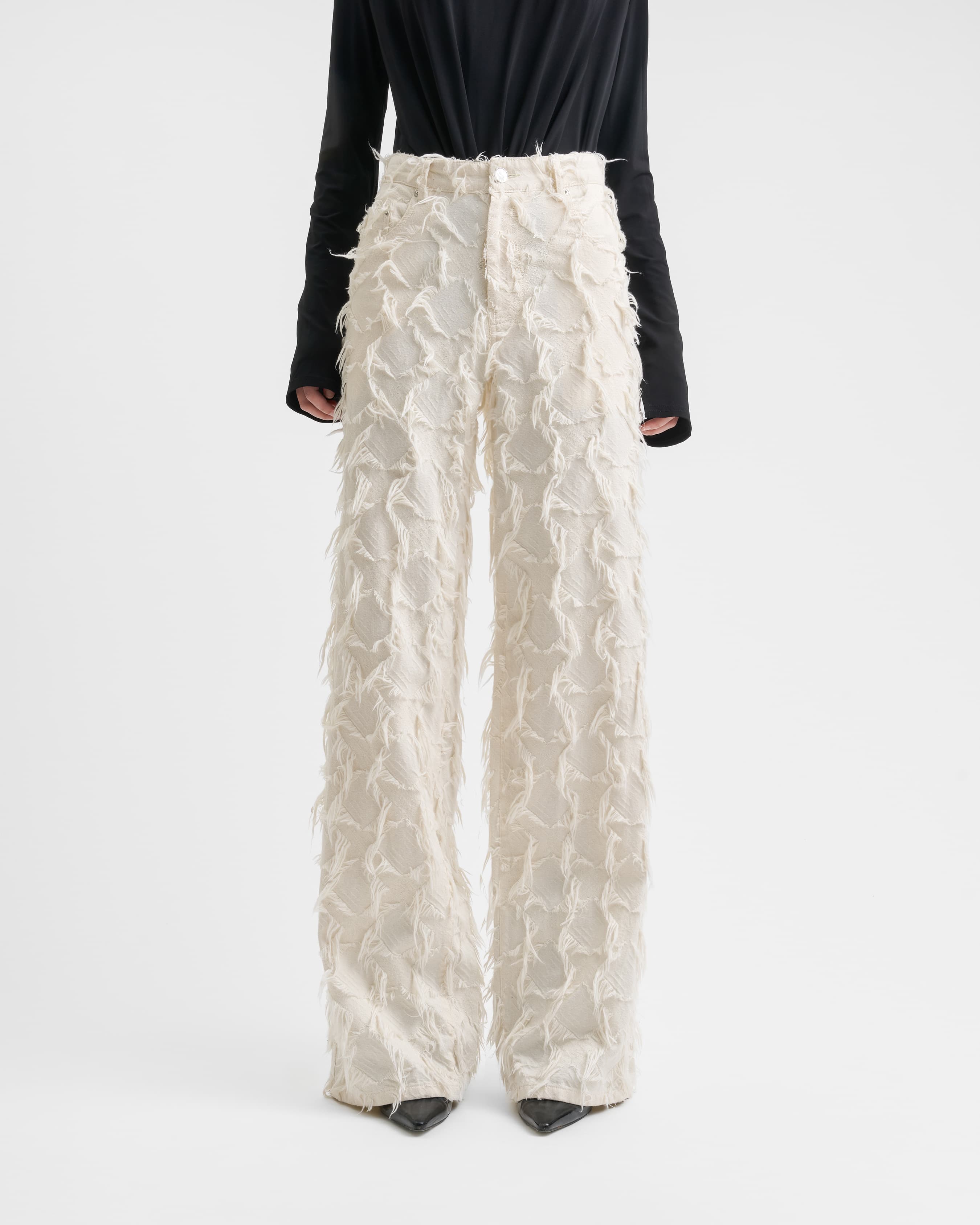 1590_f41b0f9f71-sefr_fw26_loose-cut-fringed-white-twill_0131-large