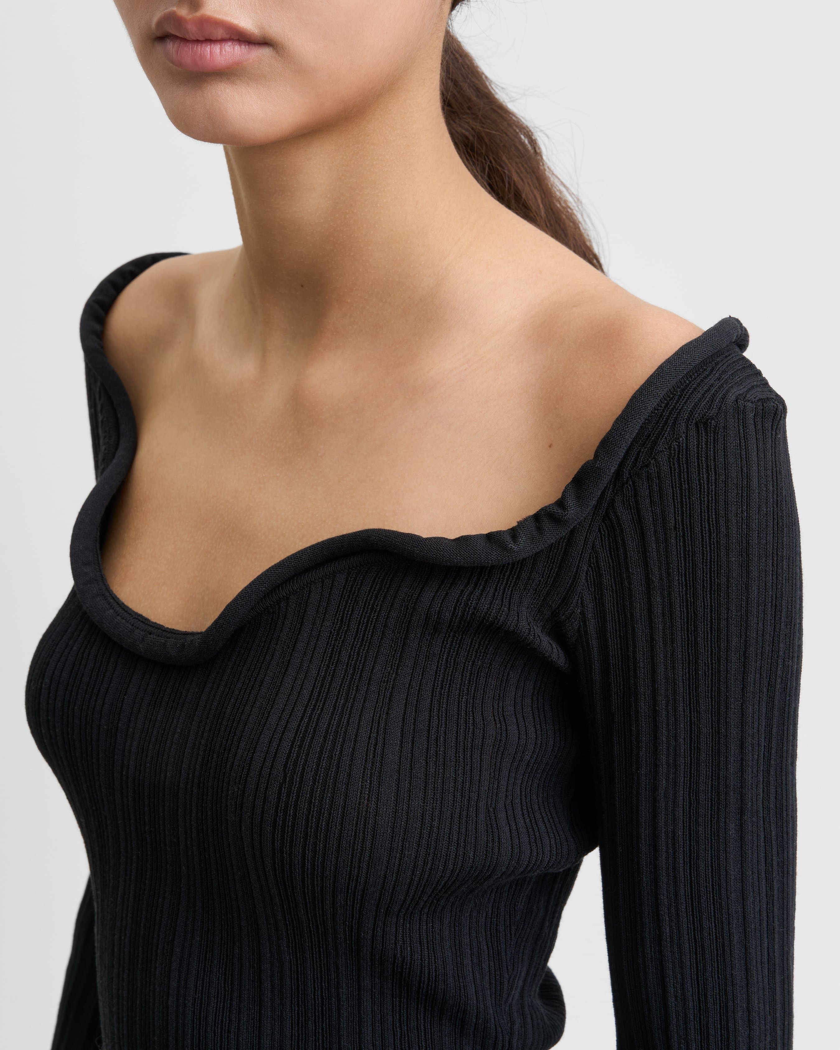 1594_7dbb673244-sefr_fw26_giselle-sweater-black-rib-_0039-large