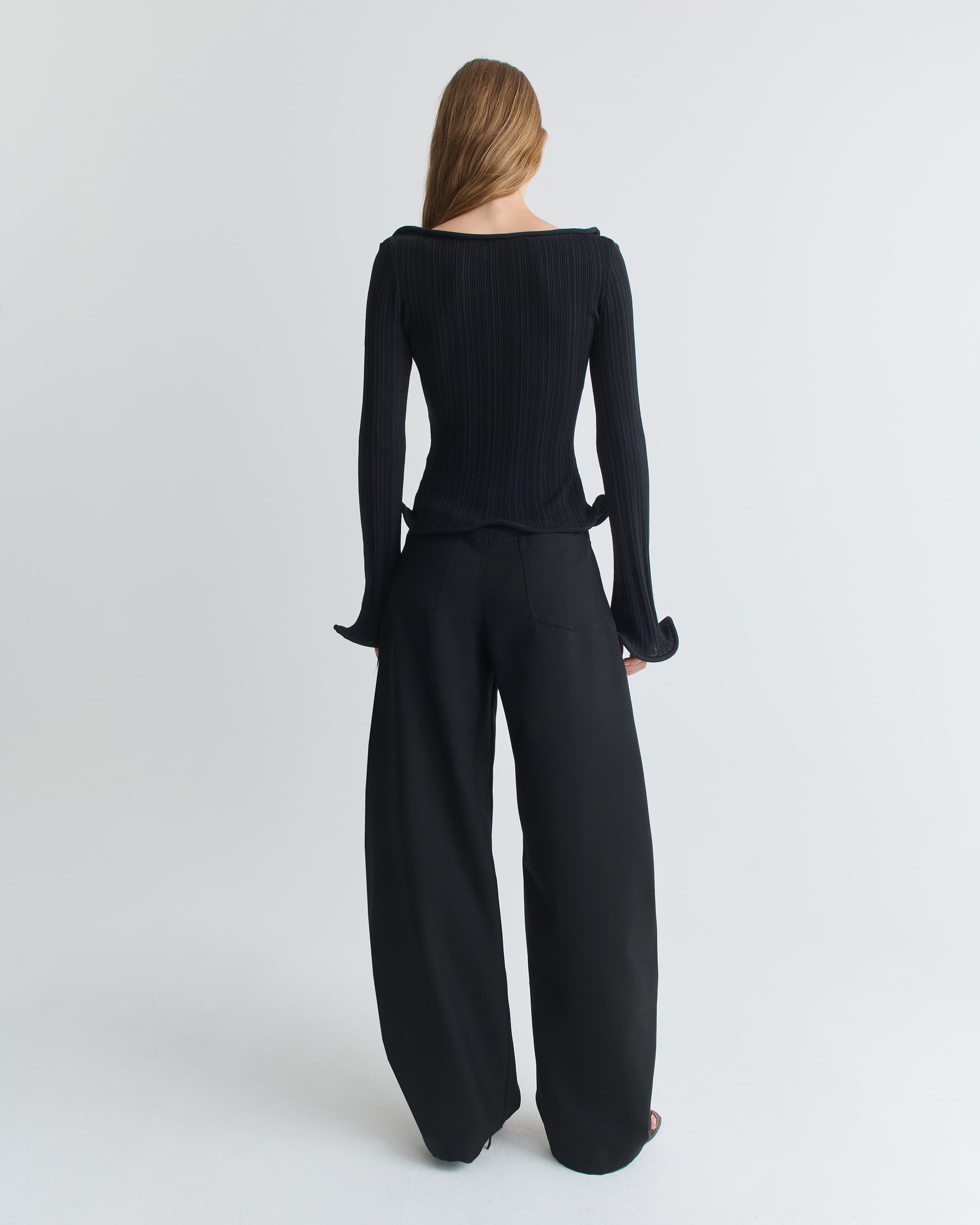 1594_bb981ea33e-21_giselle_sweater_black_rib_1358-large