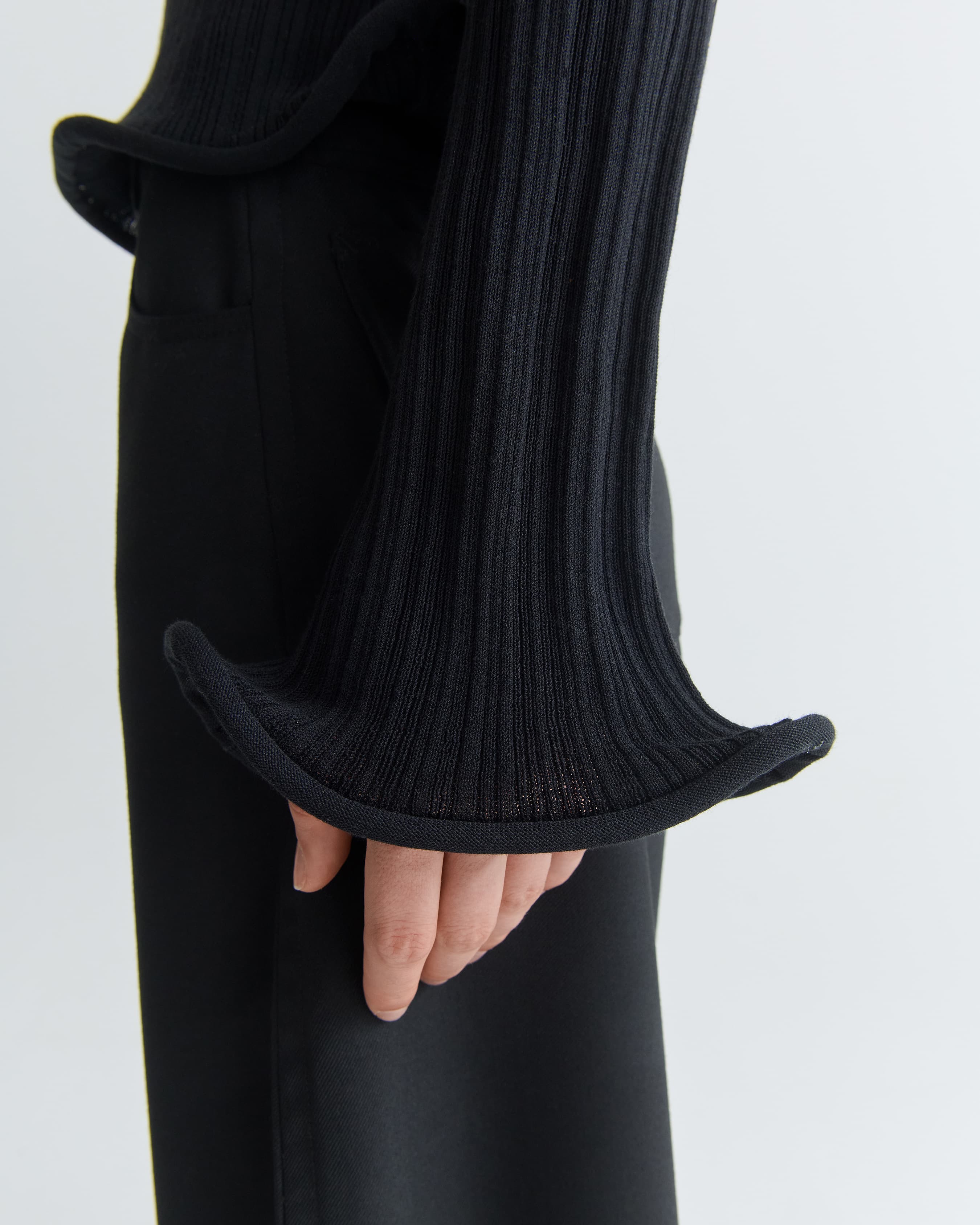 1594_dcee04bcf4-21_giselle_sweater_black_rib_1365-large