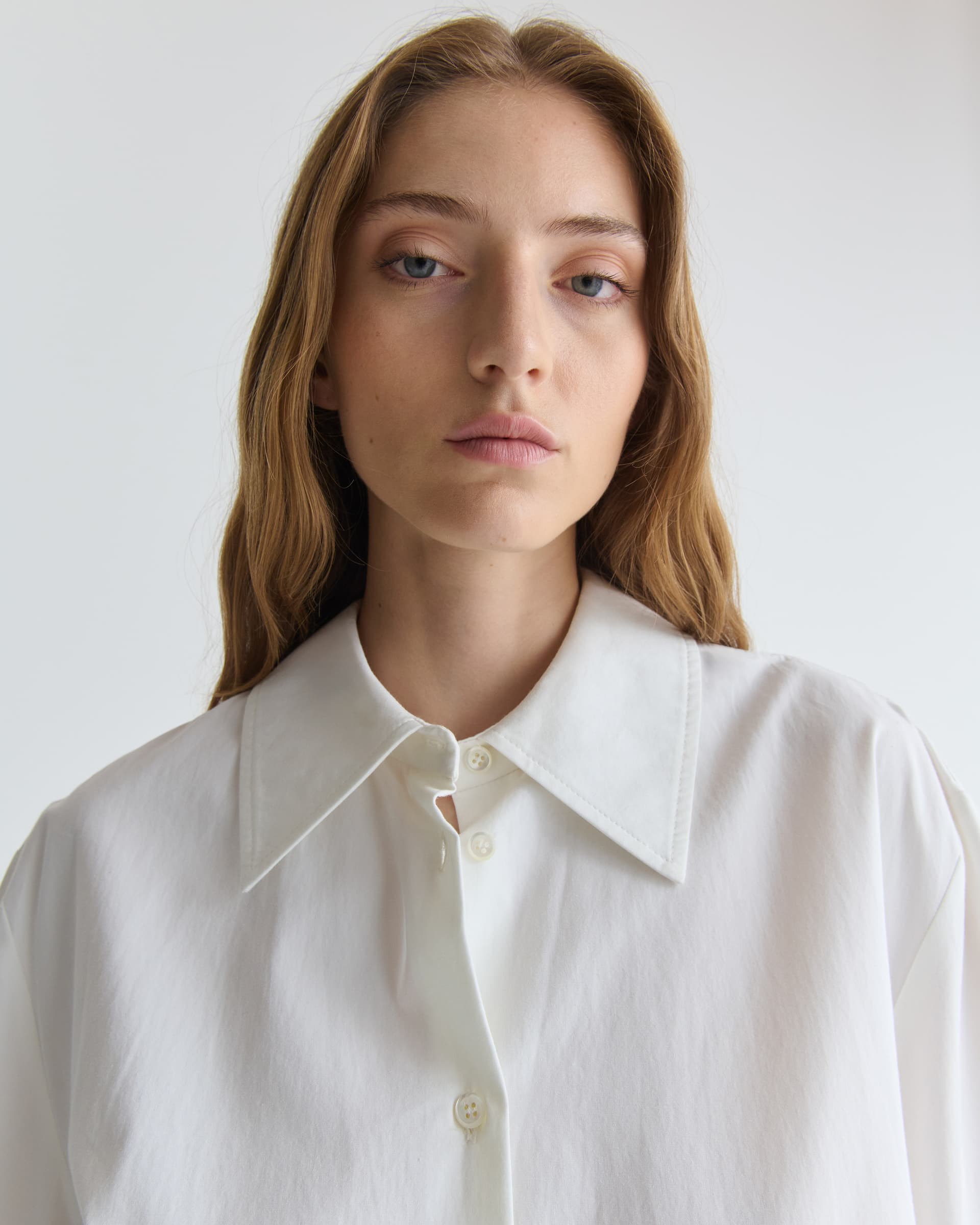 1596_94ebd6a35e-07_willa_shirt_white_fine_poplin_0438-large