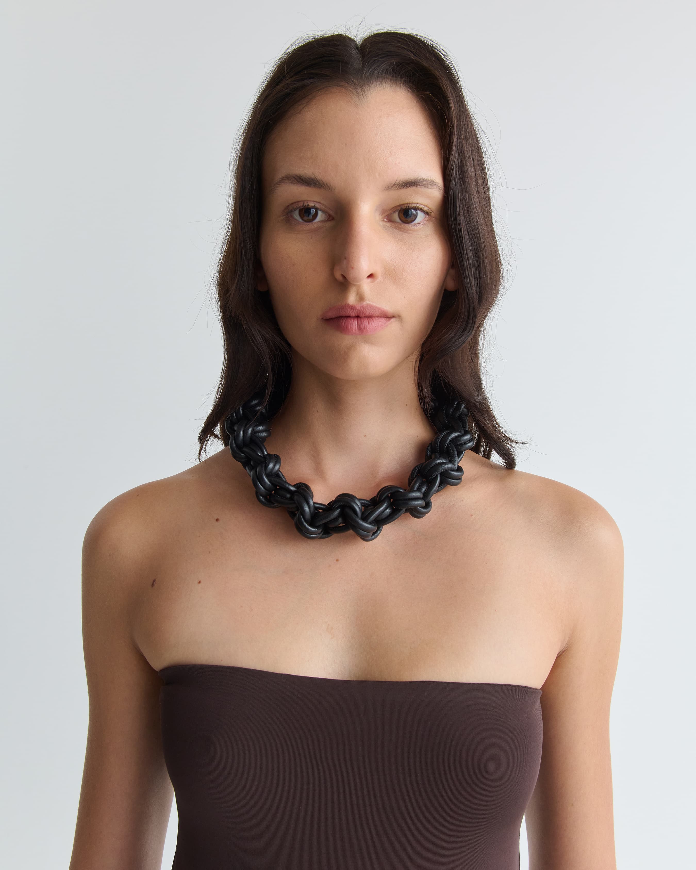 1609_9087623e0e-24_billie_necklace_carabiner_leather_black_1186-large