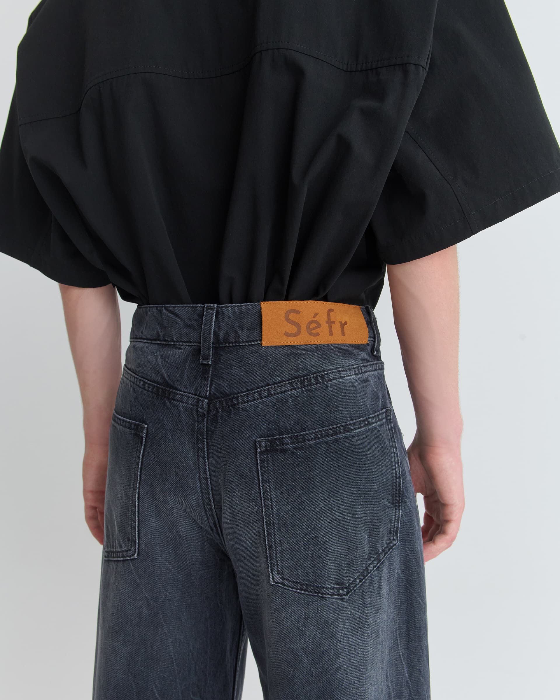 1624_4156a5754f-05_relaxed_cut_black_worn_wash_0304-large