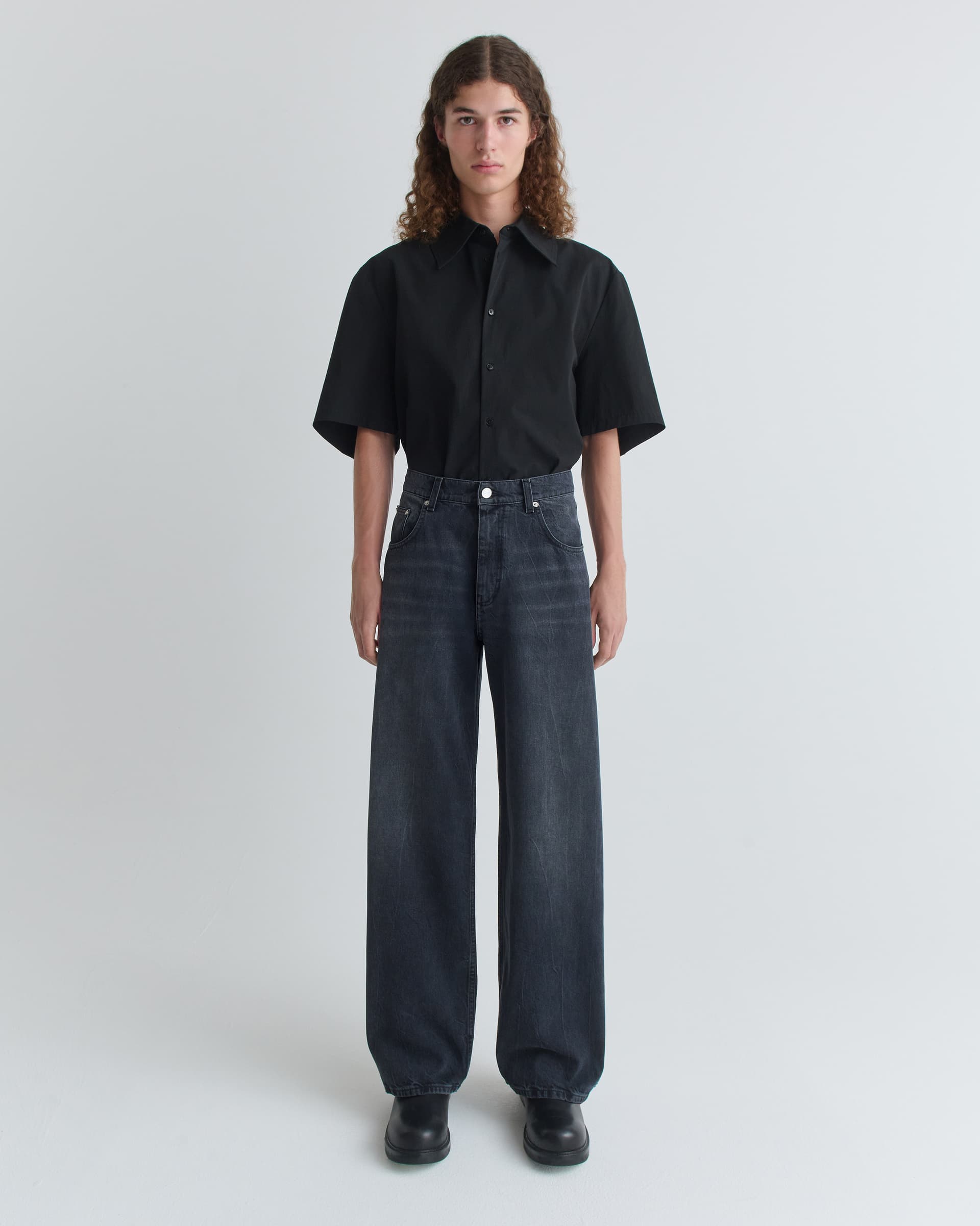 1624_d6c0bf04e9-05_relaxed_cut_black_worn_wash_0276-large