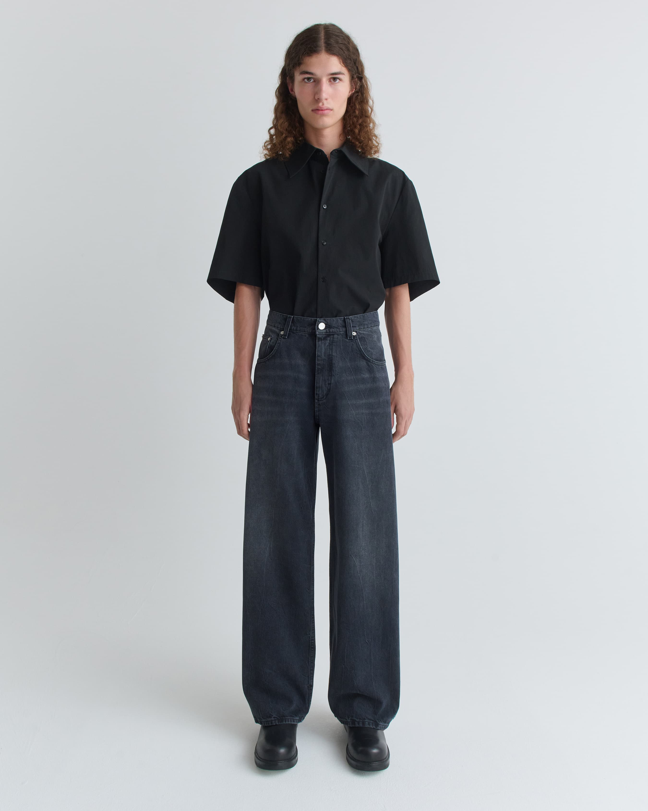 1624_d6c0bf04e9-05_relaxed_cut_black_worn_wash_0276-large