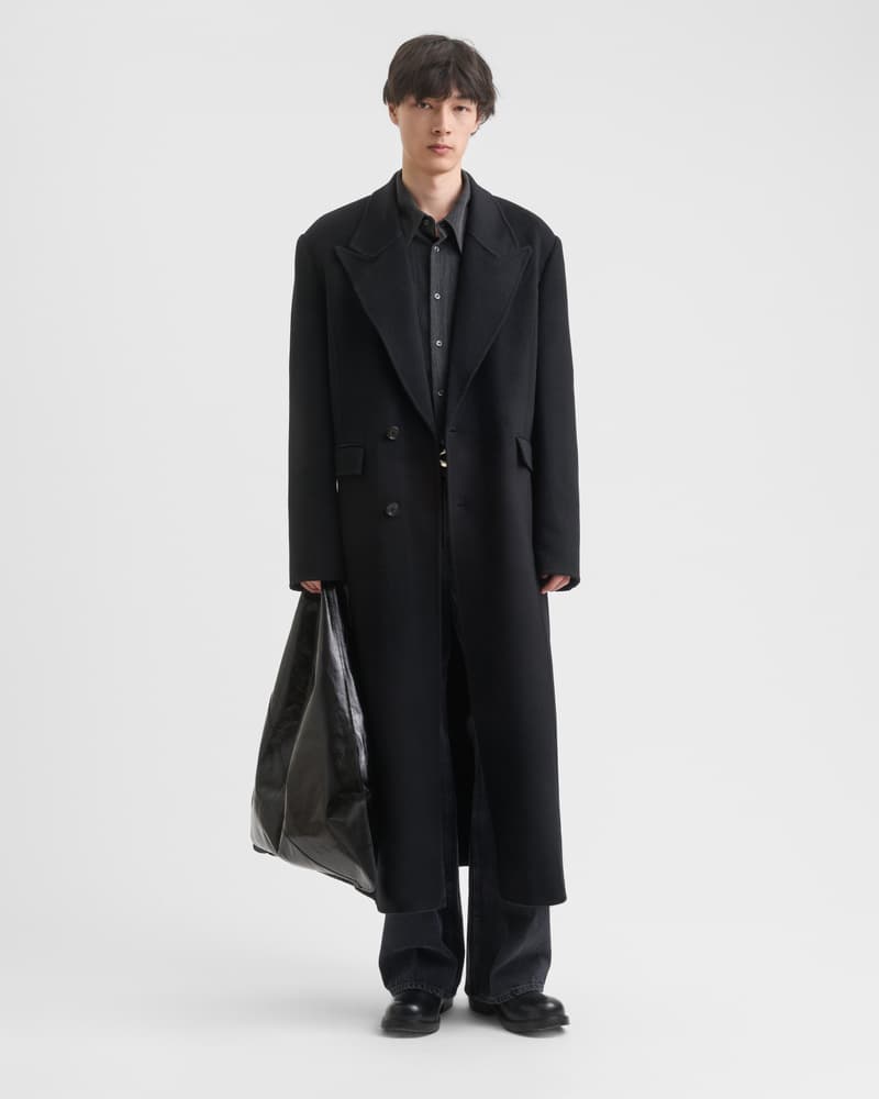 1689_090a1e9ea8-sefr_fw26_cashmere-coat-black_5711-full