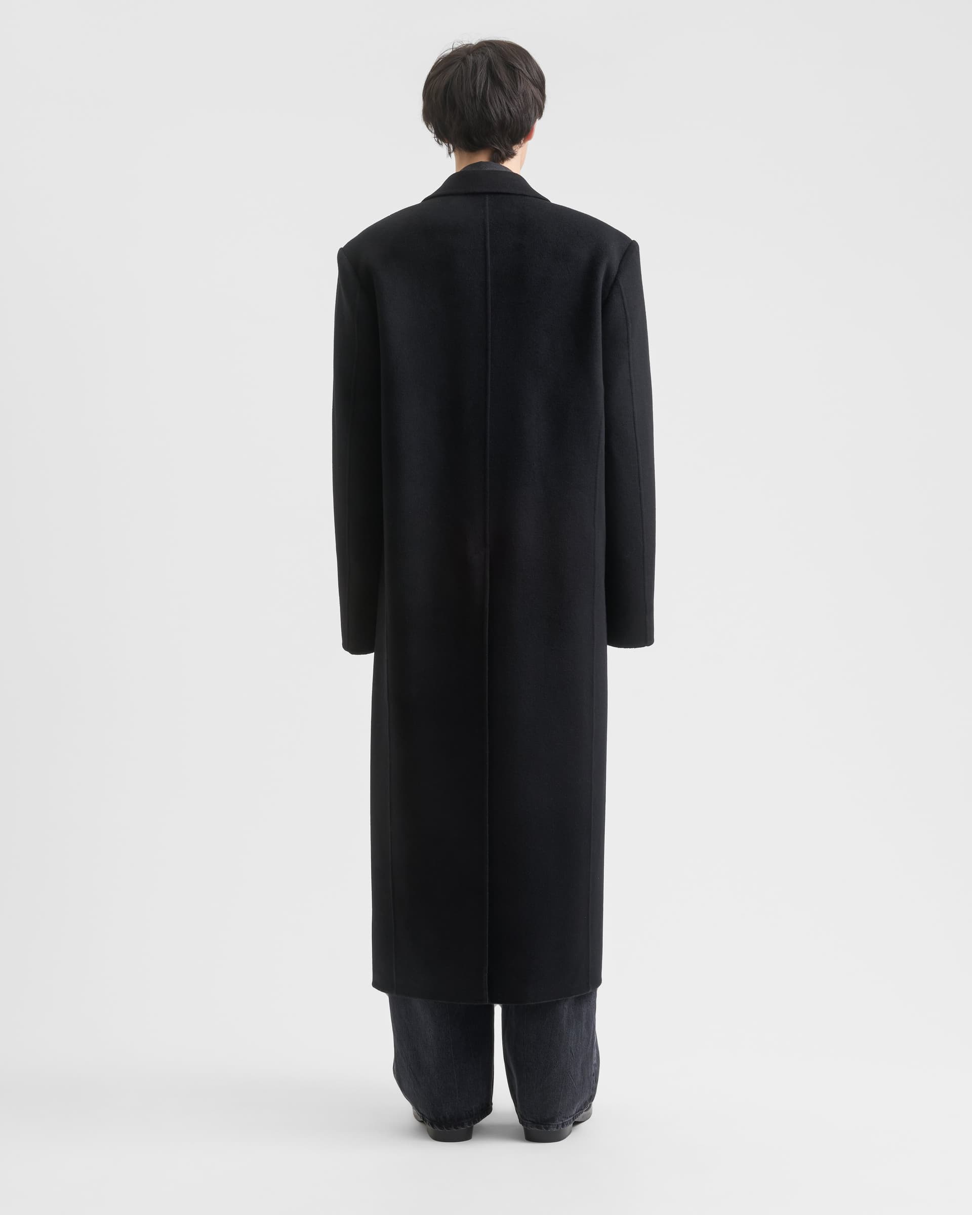 1689_17fe297471-sefr_fw26_cashmere-coat-black_5758-large