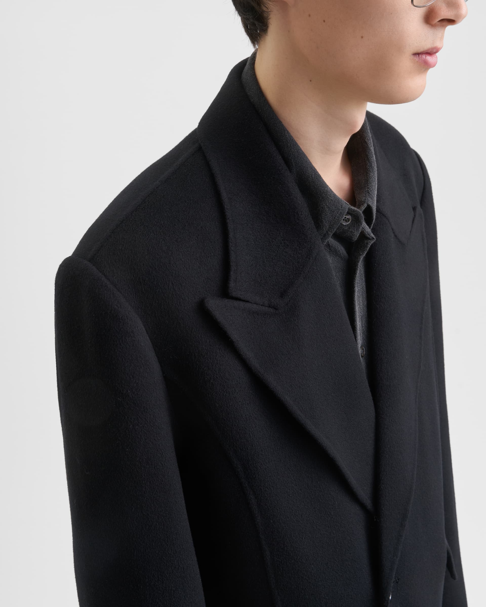 1689_2af771728d-sefr_fw26_cashmere-coat-black_5742-large
