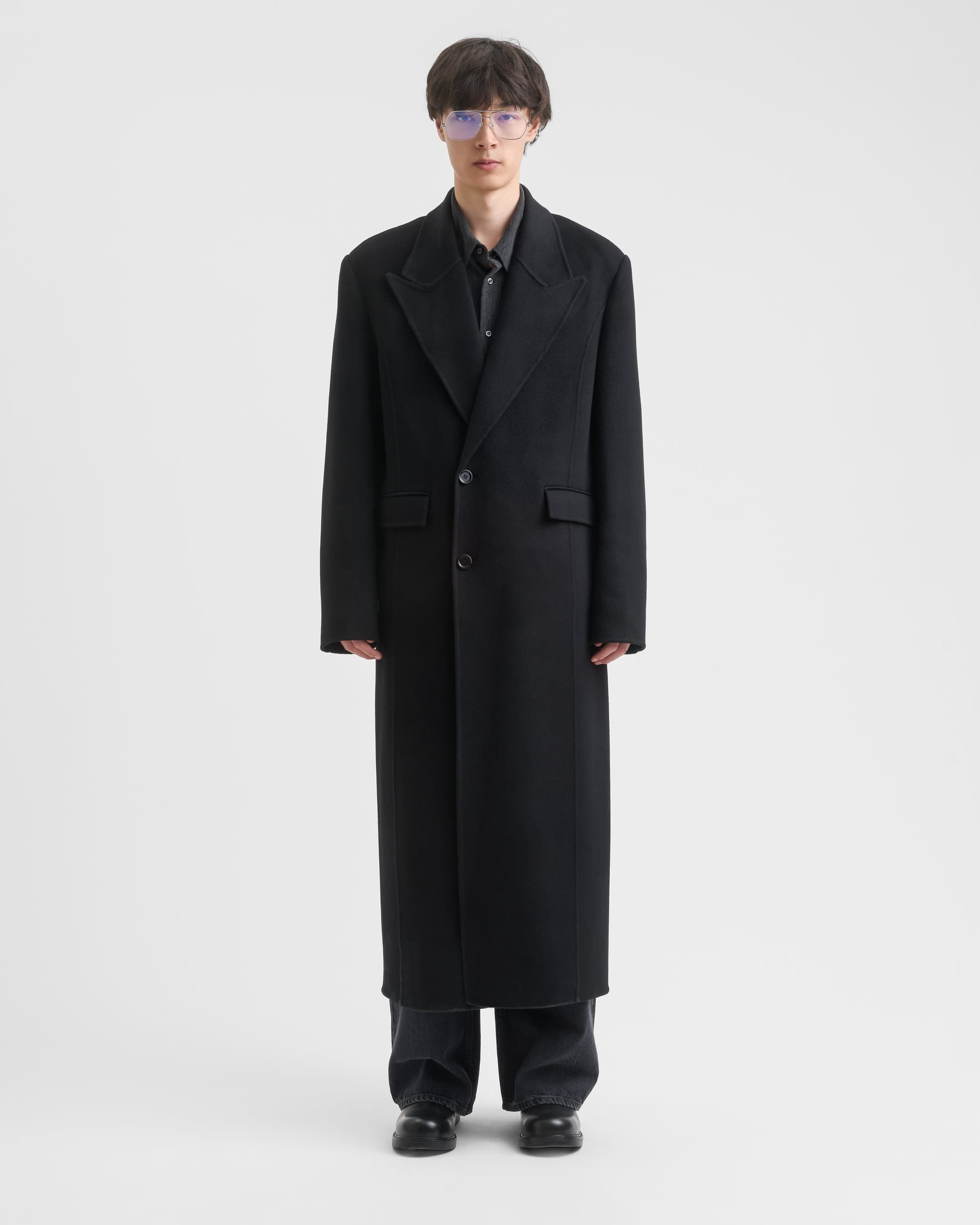 1689_e23688f75c-sefr_fw26_cashmere-coat-black_5735-large