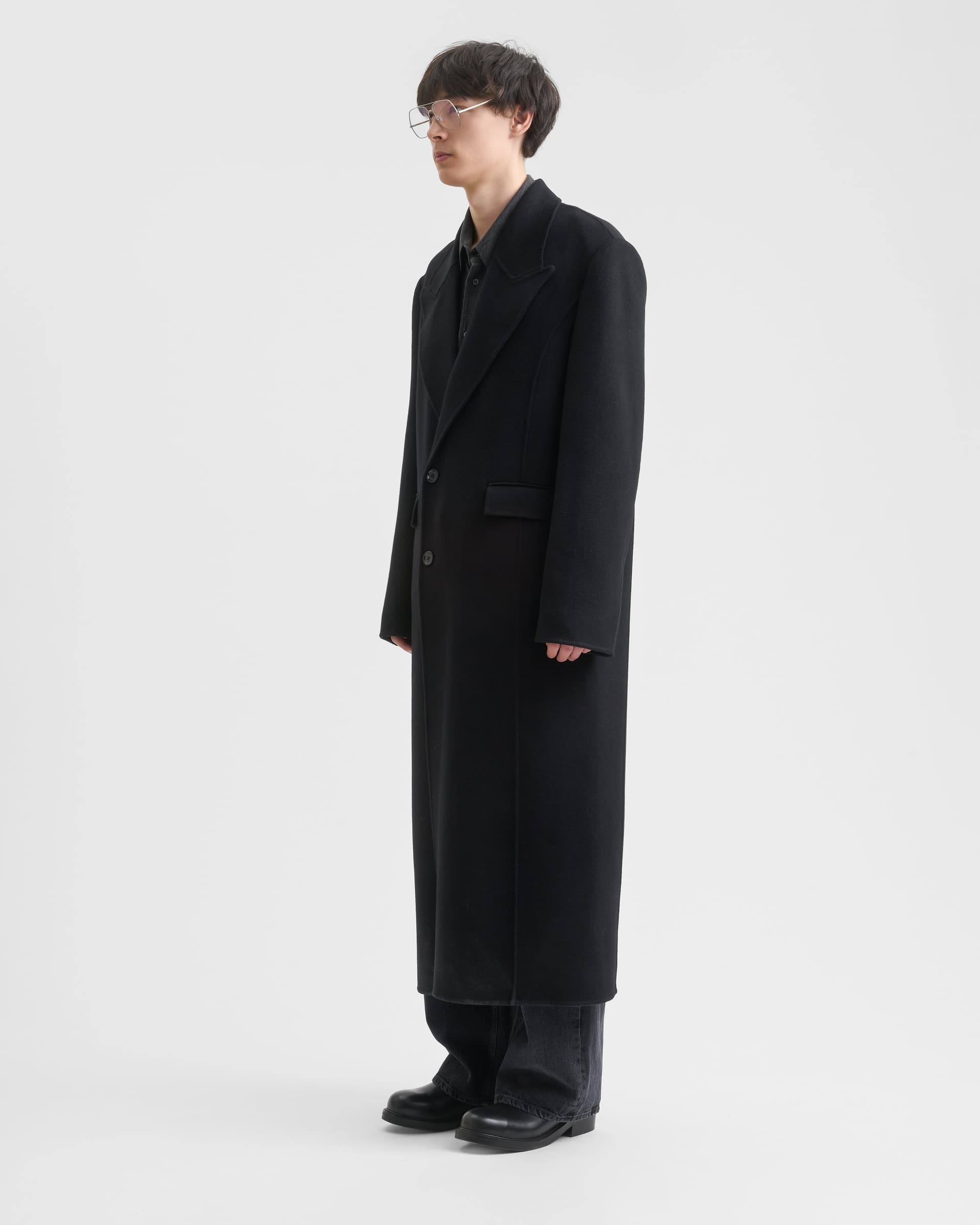 1689_f785168659-sefr_fw26_cashmere-coat-black_5744-large