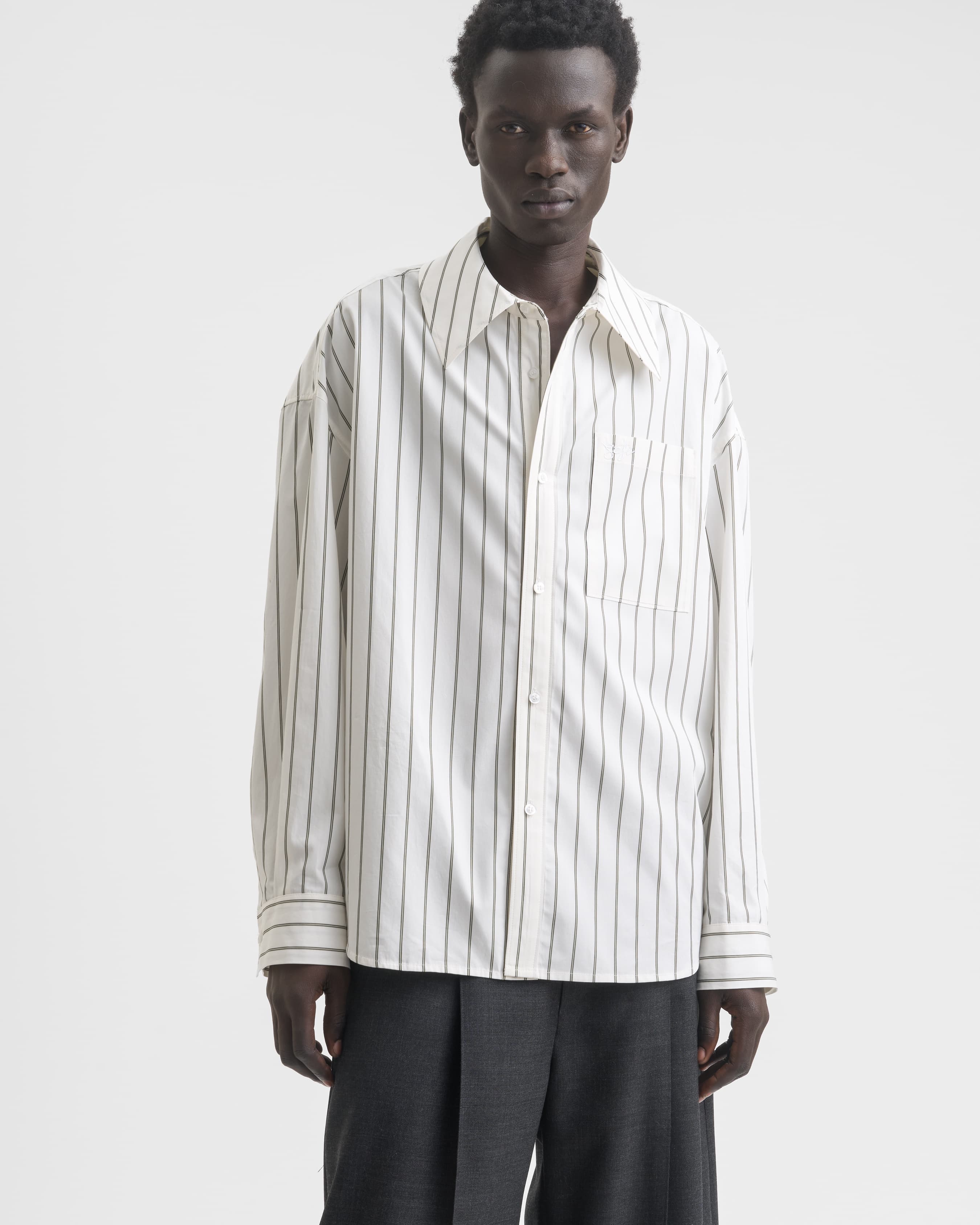 1705_abcc554303-sefr_fw26_button-up-shirt-white-brown-stripe_4039-large