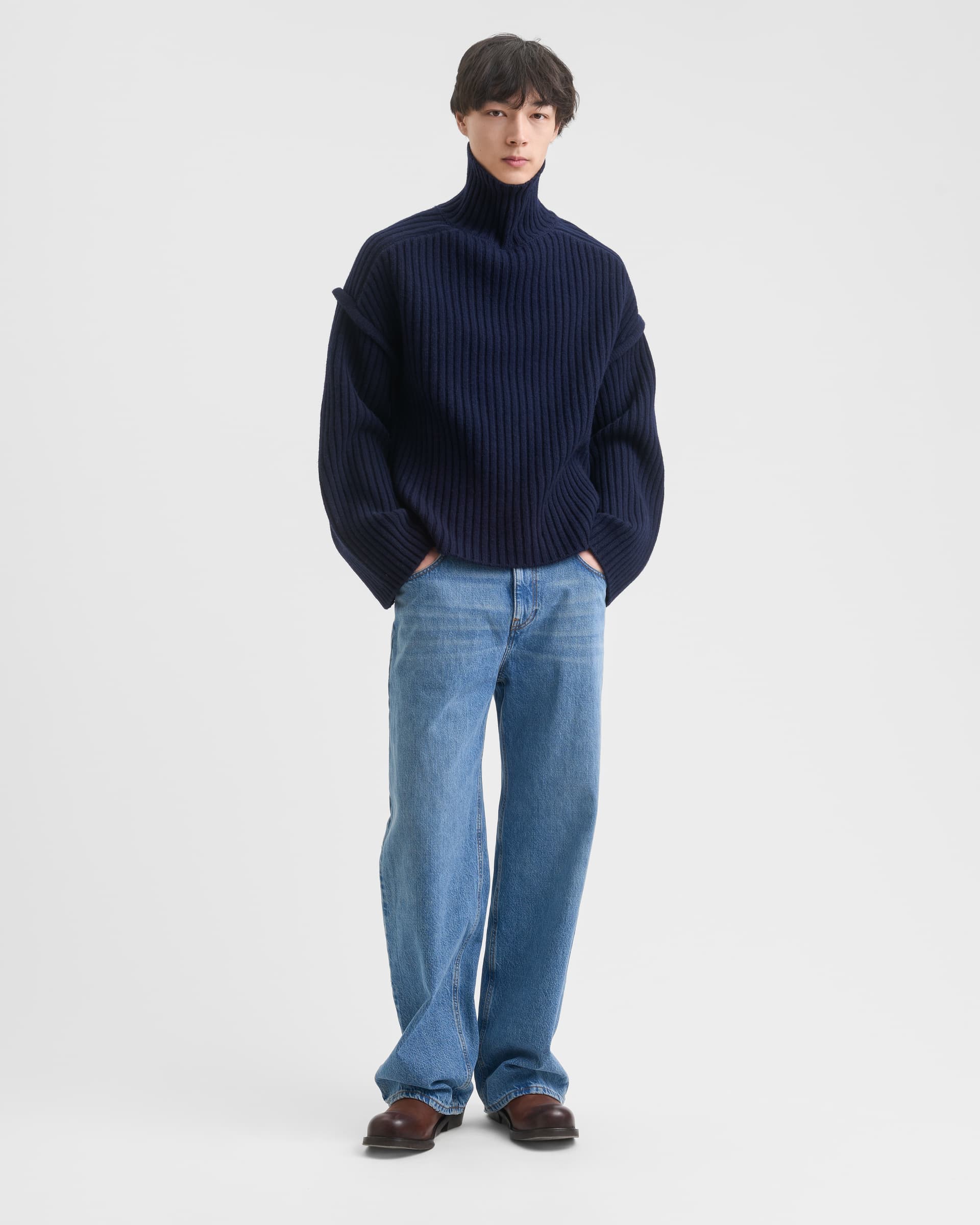 1707_f72e262eed-sefr_fw26_dropped-shoulder-turtleneck-sweater-dark-navy_5371-large