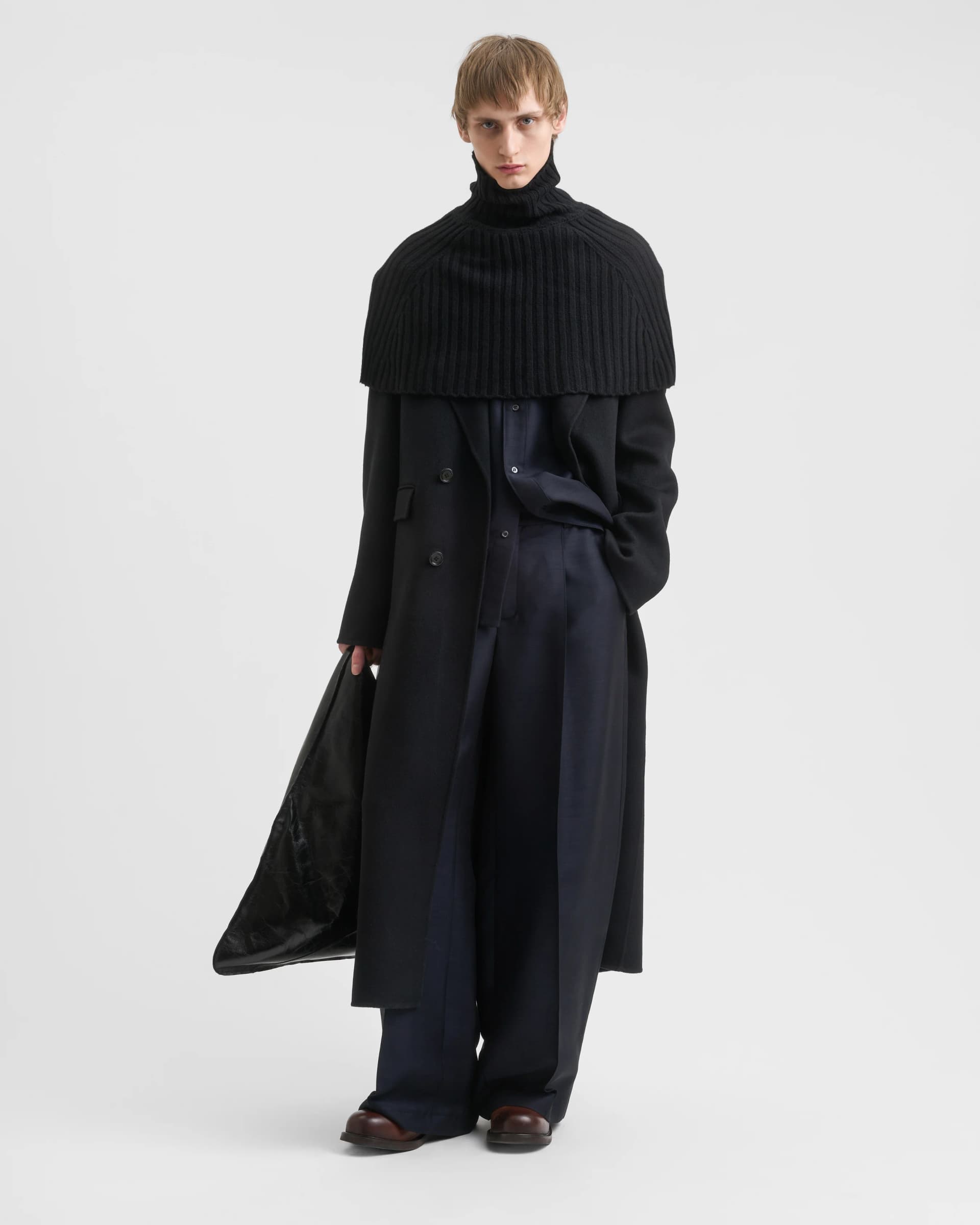 1717_195d148619-sefr_fw26_turtleneck-cape-black_8601-large