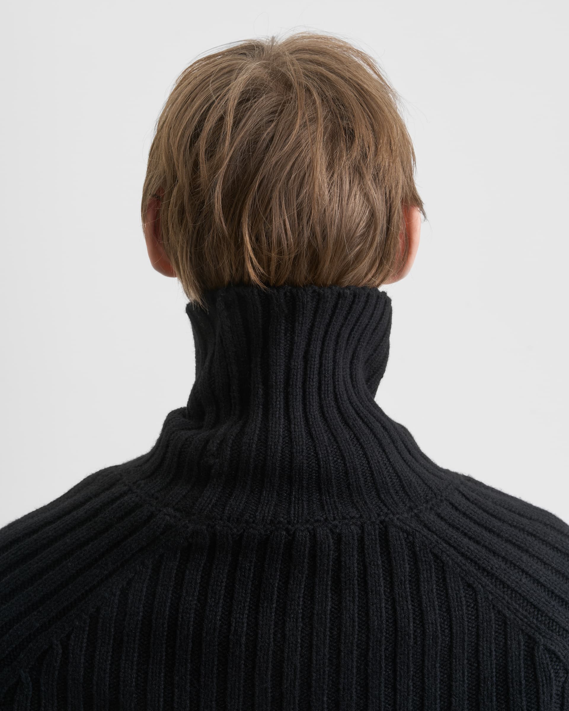 1717_4d0fcdd409-sefr_fw26_turtleneck-cape-black_8669-large