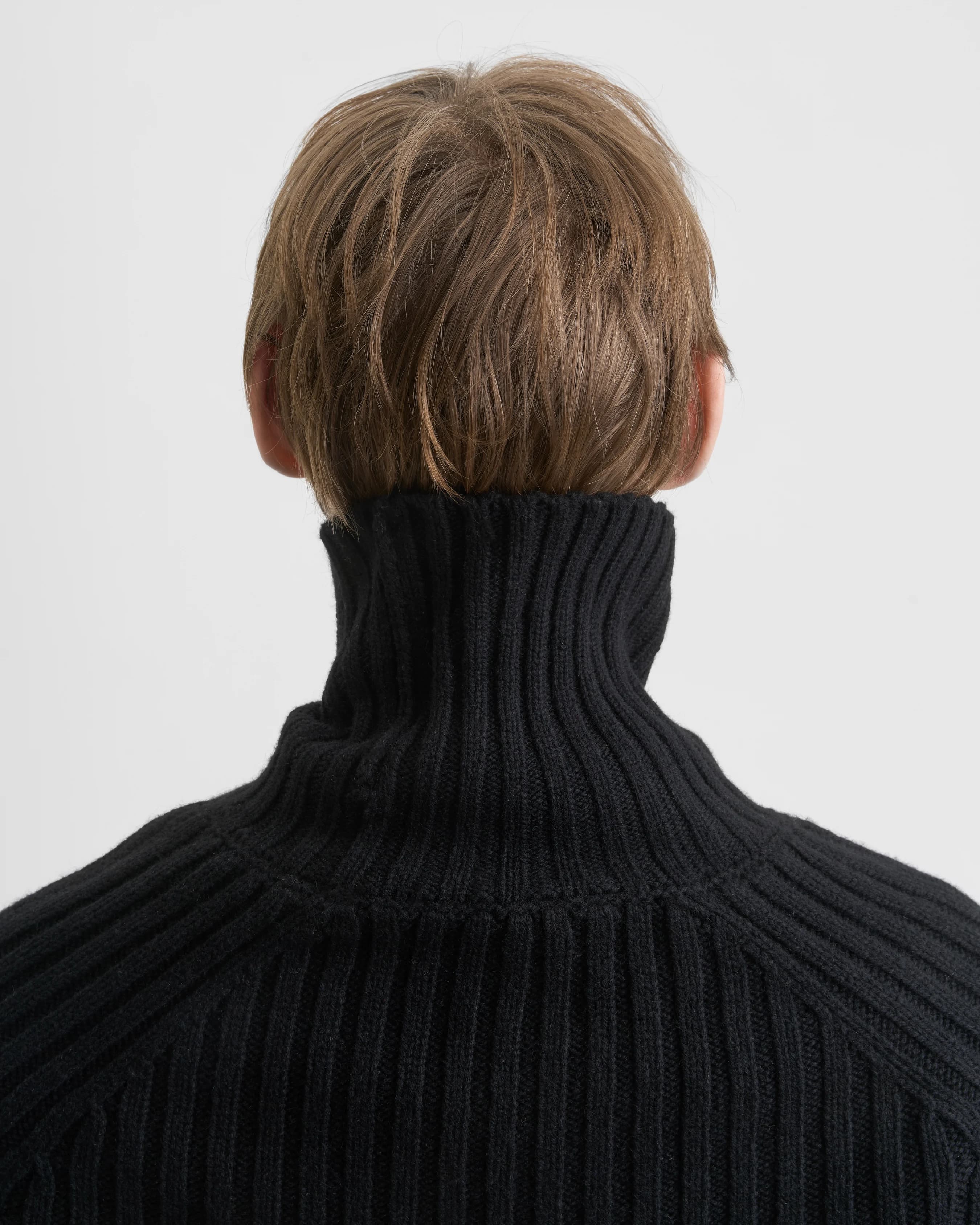 1717_4d0fcdd409-sefr_fw26_turtleneck-cape-black_8669-large