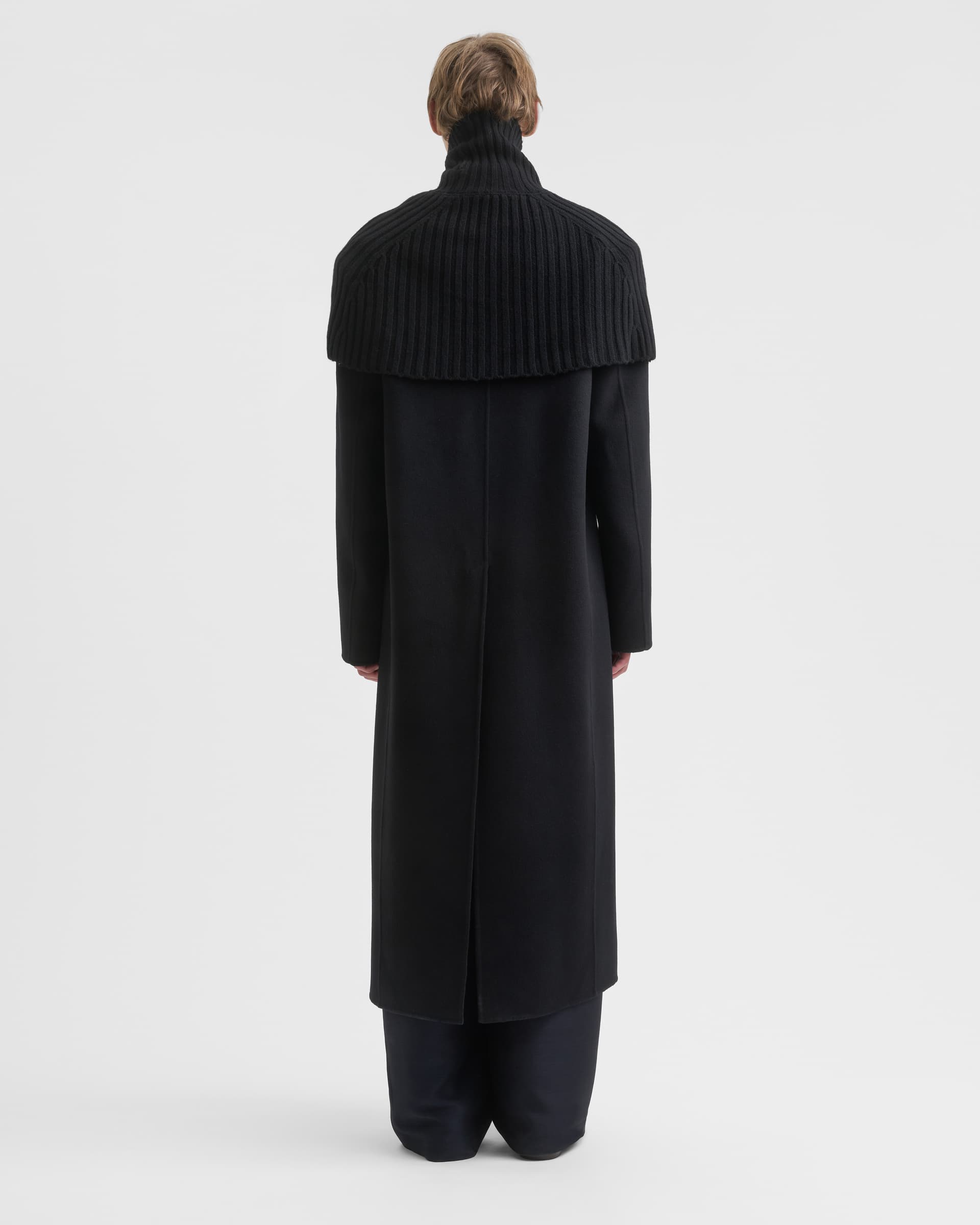 1717_4dabddfb53-sefr_fw26_turtleneck-cape-black_8629-large