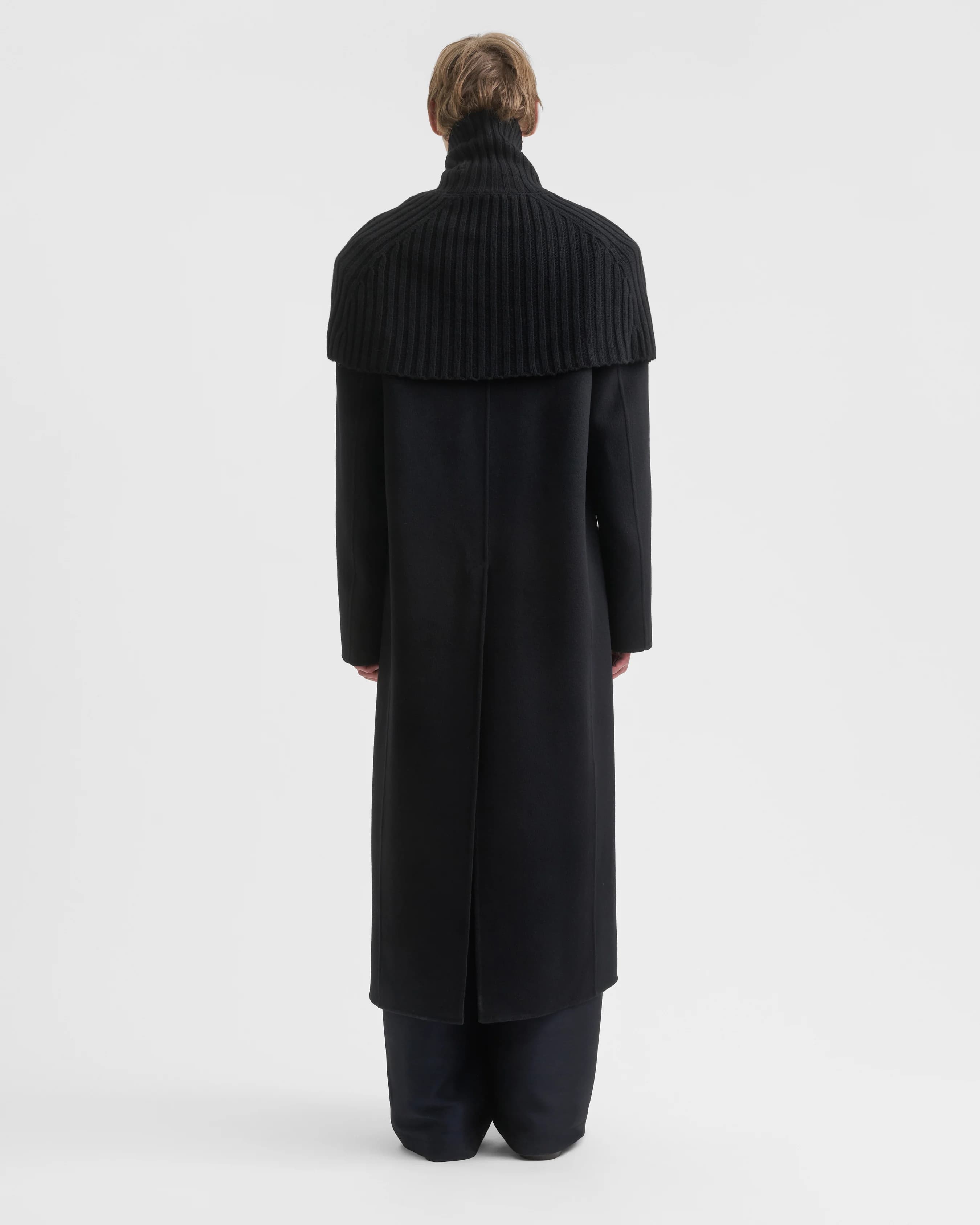 1717_4dabddfb53-sefr_fw26_turtleneck-cape-black_8629-large