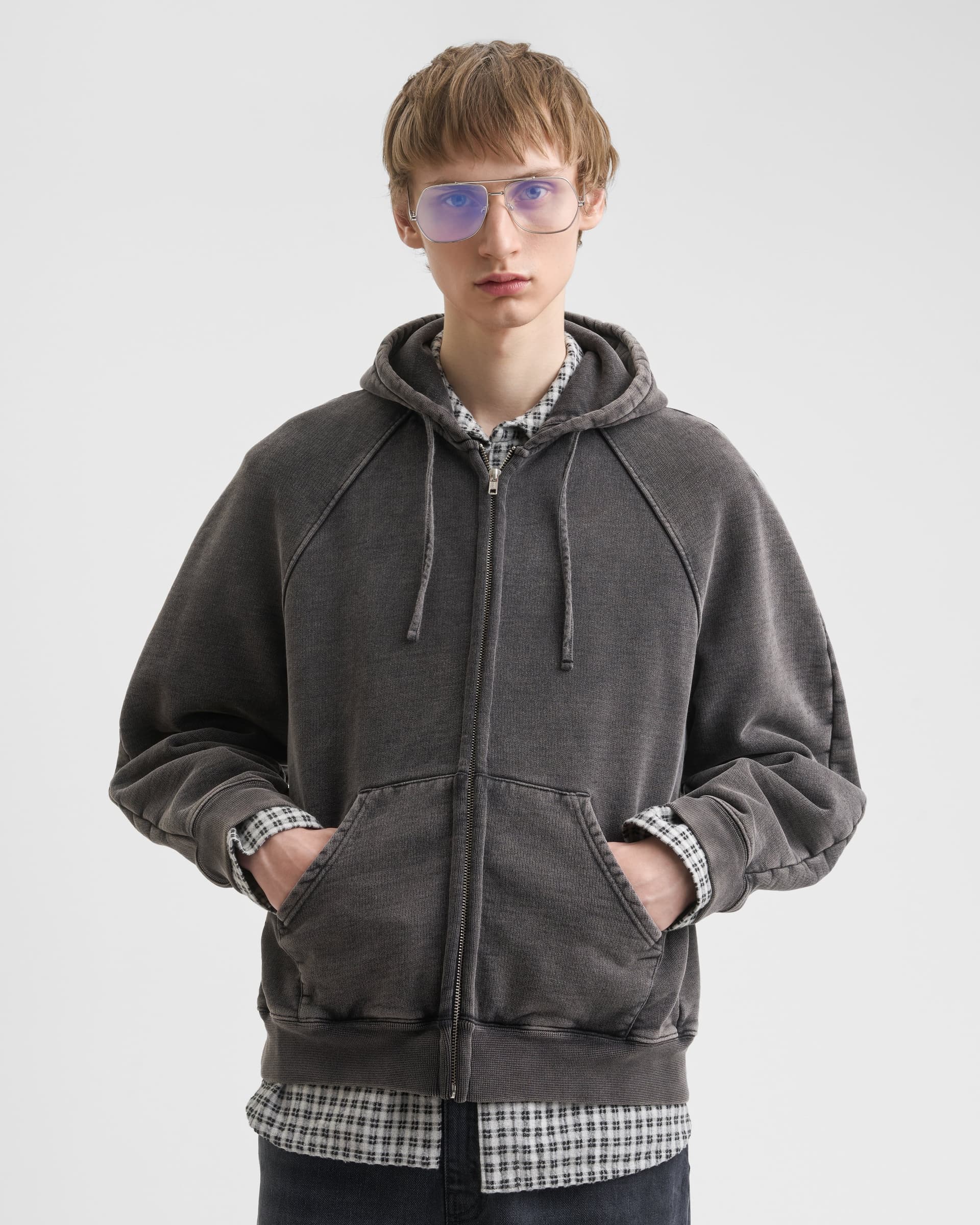 1719_a7b2e2995b-sefr_fw26_raglan-hoodie-washed-grey_9320-large
