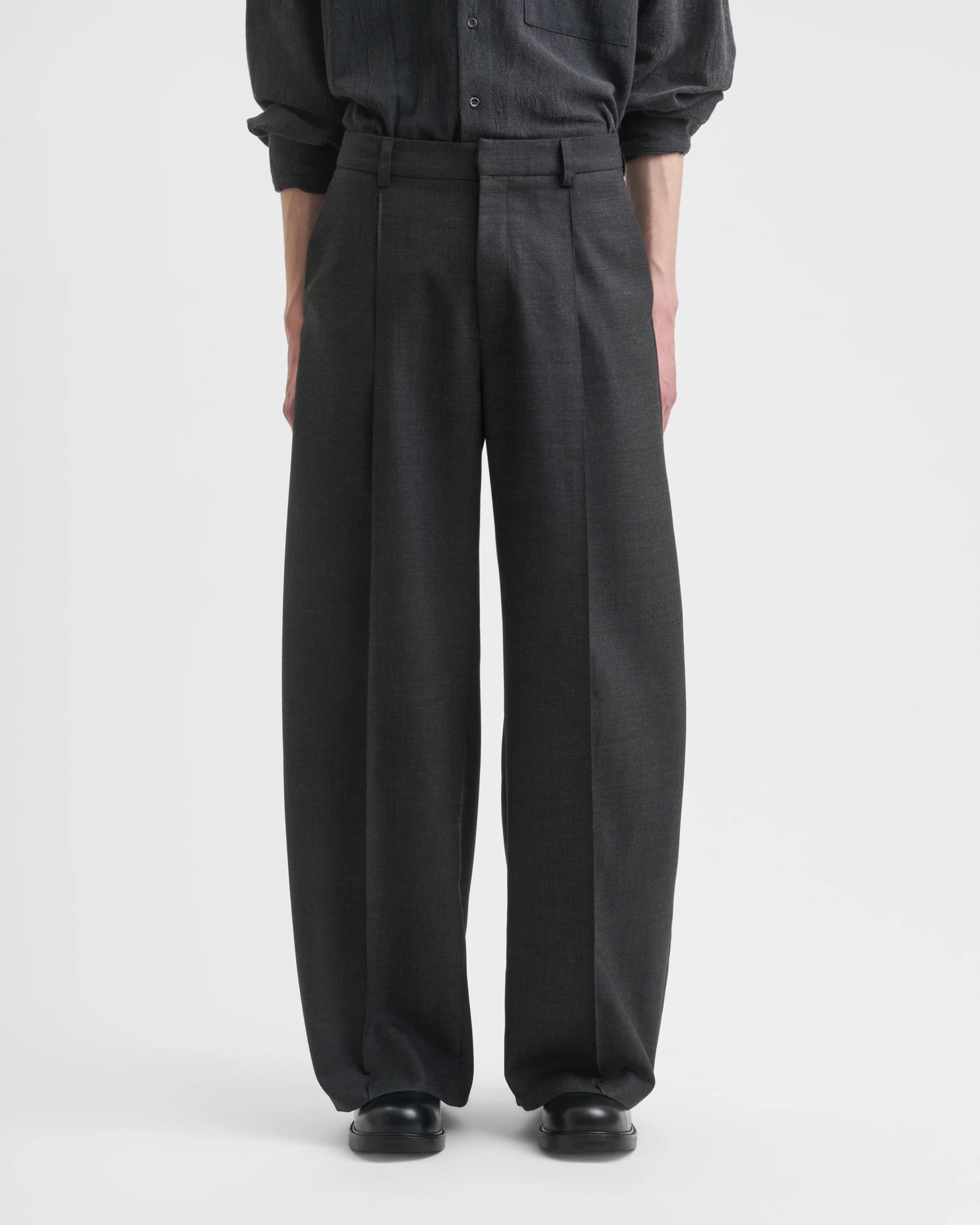 1724_6c864ff1de-sefr_fw26_pleated-wide-trouser-anthracite-wool_8275-large