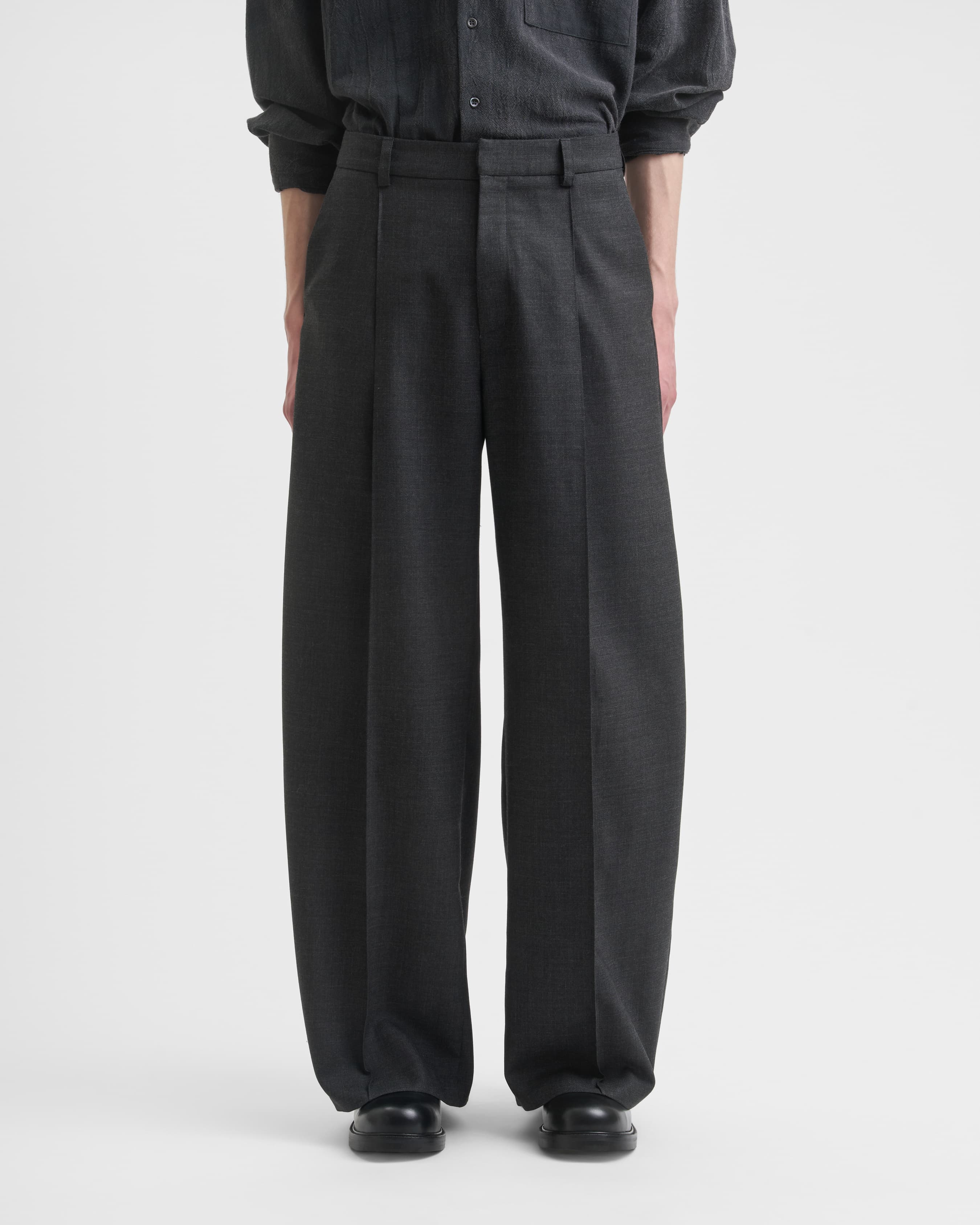 1724_6c864ff1de-sefr_fw26_pleated-wide-trouser-anthracite-wool_8275-large