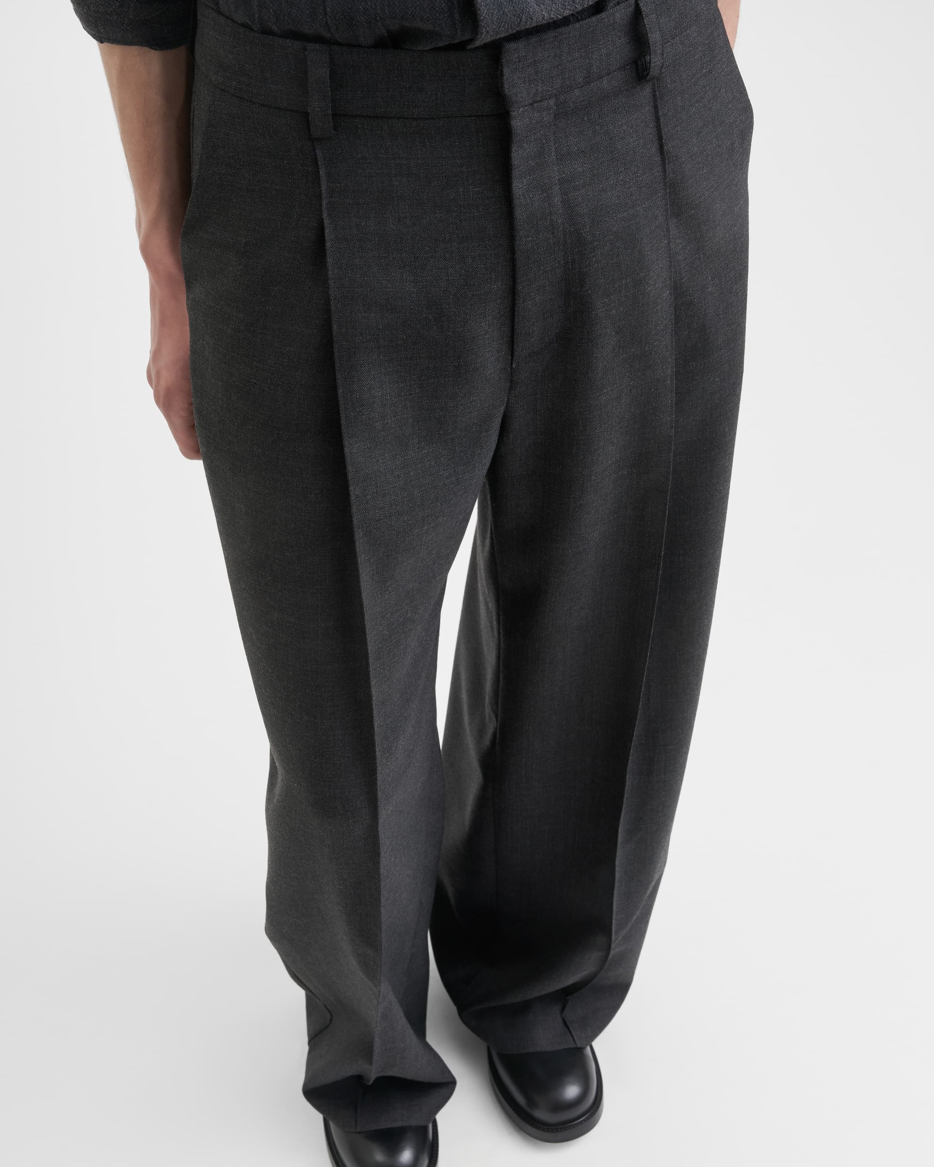 1724_e41af5a1d7-sefr_fw26_pleated-wide-trouser-anthracite-wool_8297-large