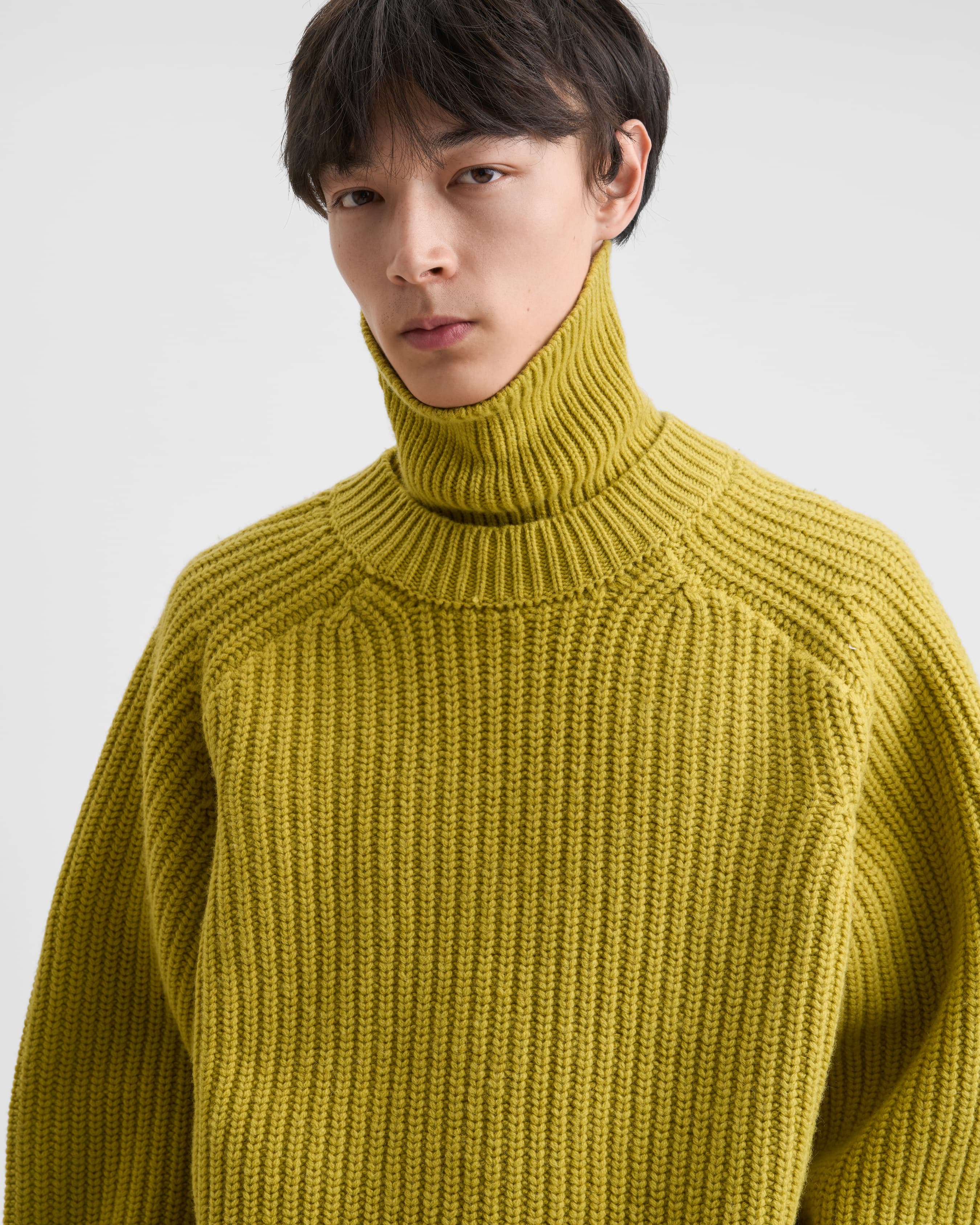 1725_088101f5a3-sefr_fw26_chunky-turtleneck-sweater-yellow-green_6834-large