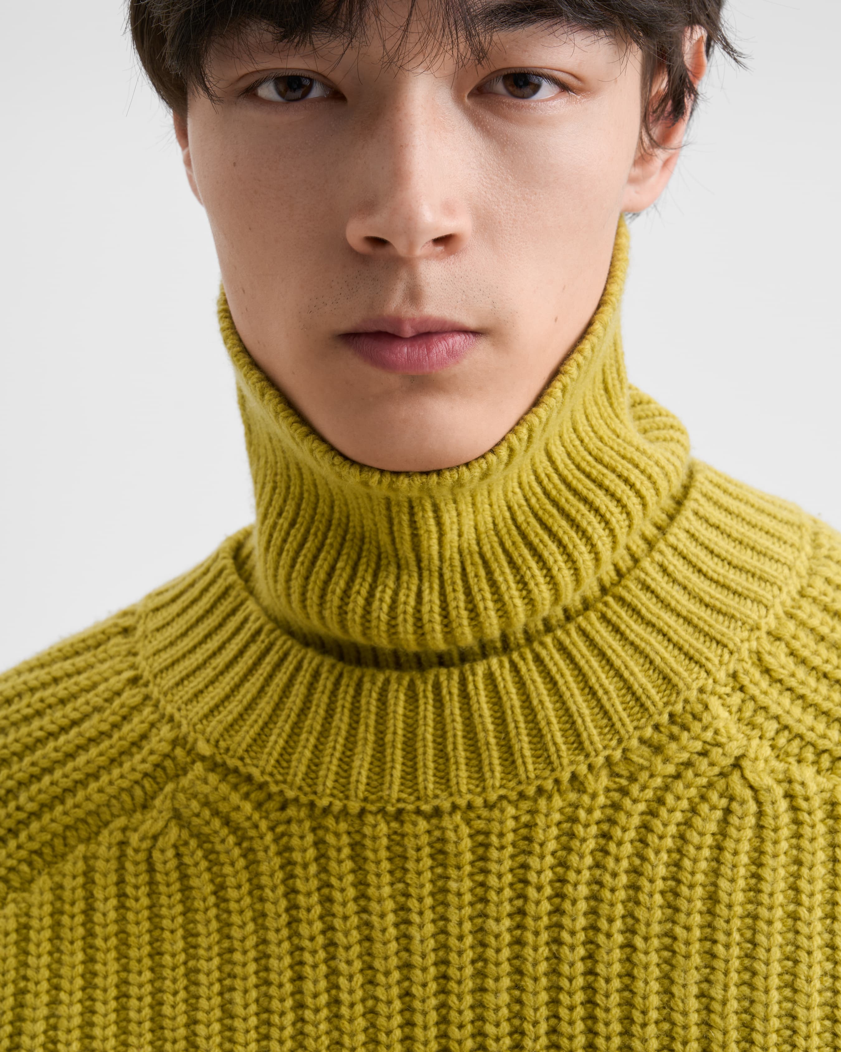 1725_16871dd3c0-sefr_fw26_chunky-turtleneck-sweater-yellow-green_6823-large
