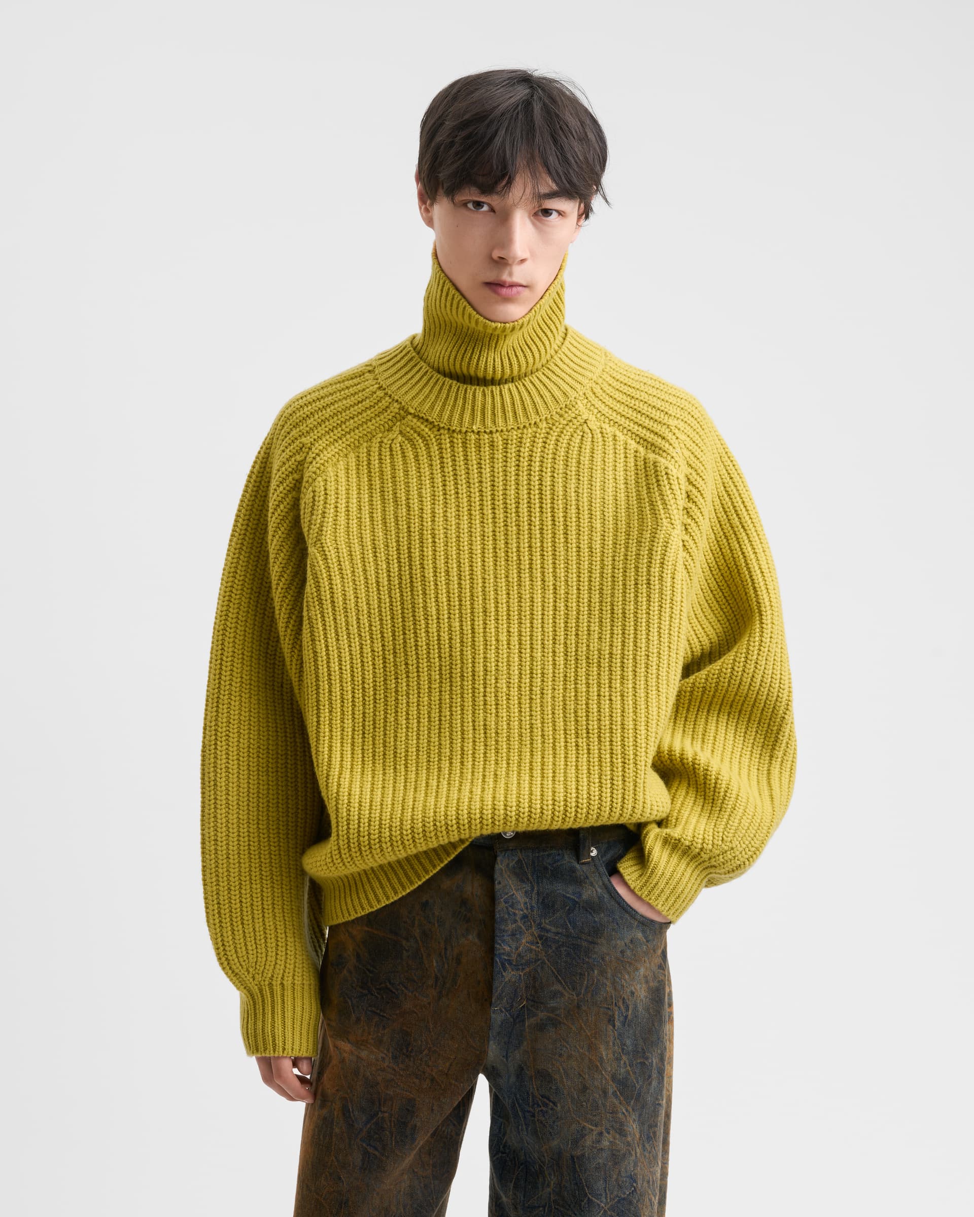 1725_dcc1b0f84b-sefr_fw26_chunky-turtleneck-sweater-yellow-green_6811-large