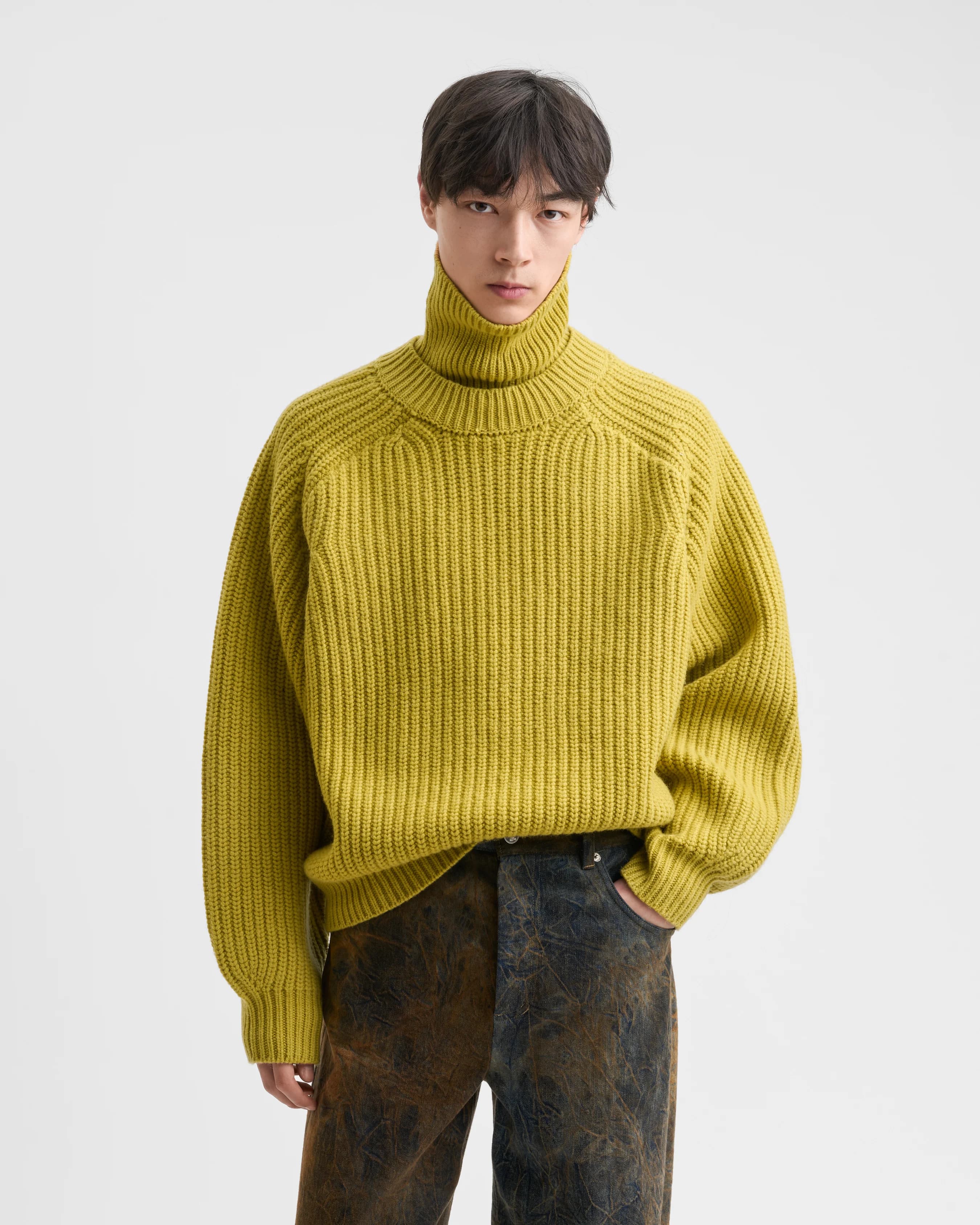 1725_dcc1b0f84b-sefr_fw26_chunky-turtleneck-sweater-yellow-green_6811-large