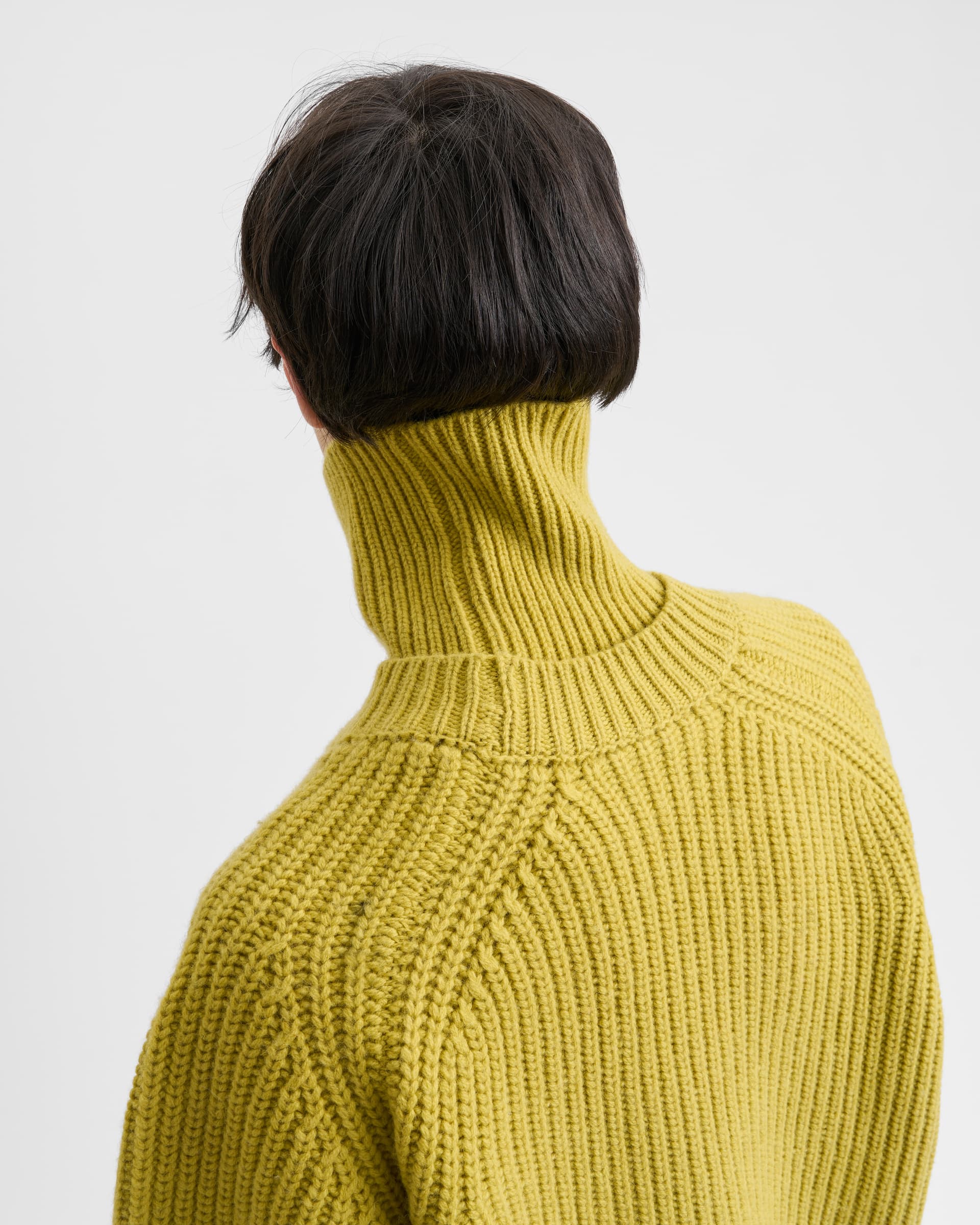 1725_e7676864f3-sefr_fw26_chunky-turtleneck-sweater-yellow-green_6838-large