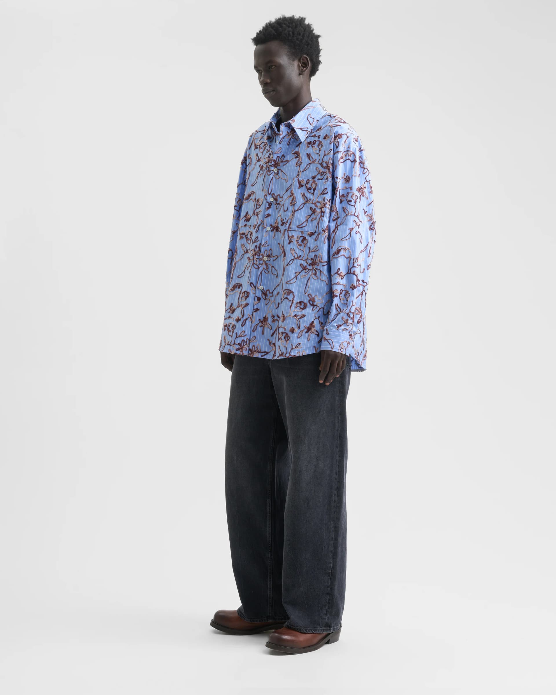 1730_1314c77355-sefr_fw26_fluid-oversized-striped-shirt-embroidered-blue_2433-large