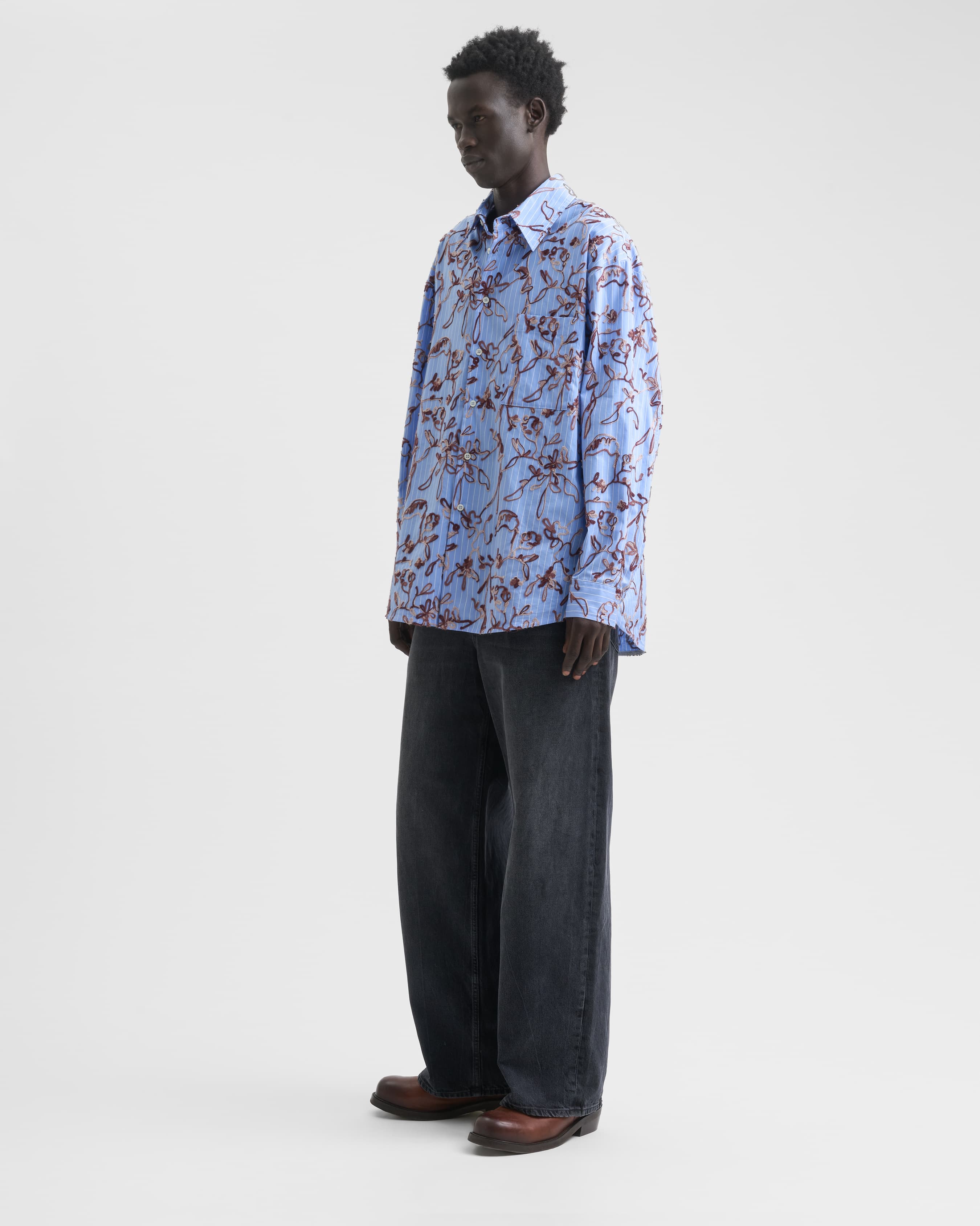 1730_1314c77355-sefr_fw26_fluid-oversized-striped-shirt-embroidered-blue_2433-large