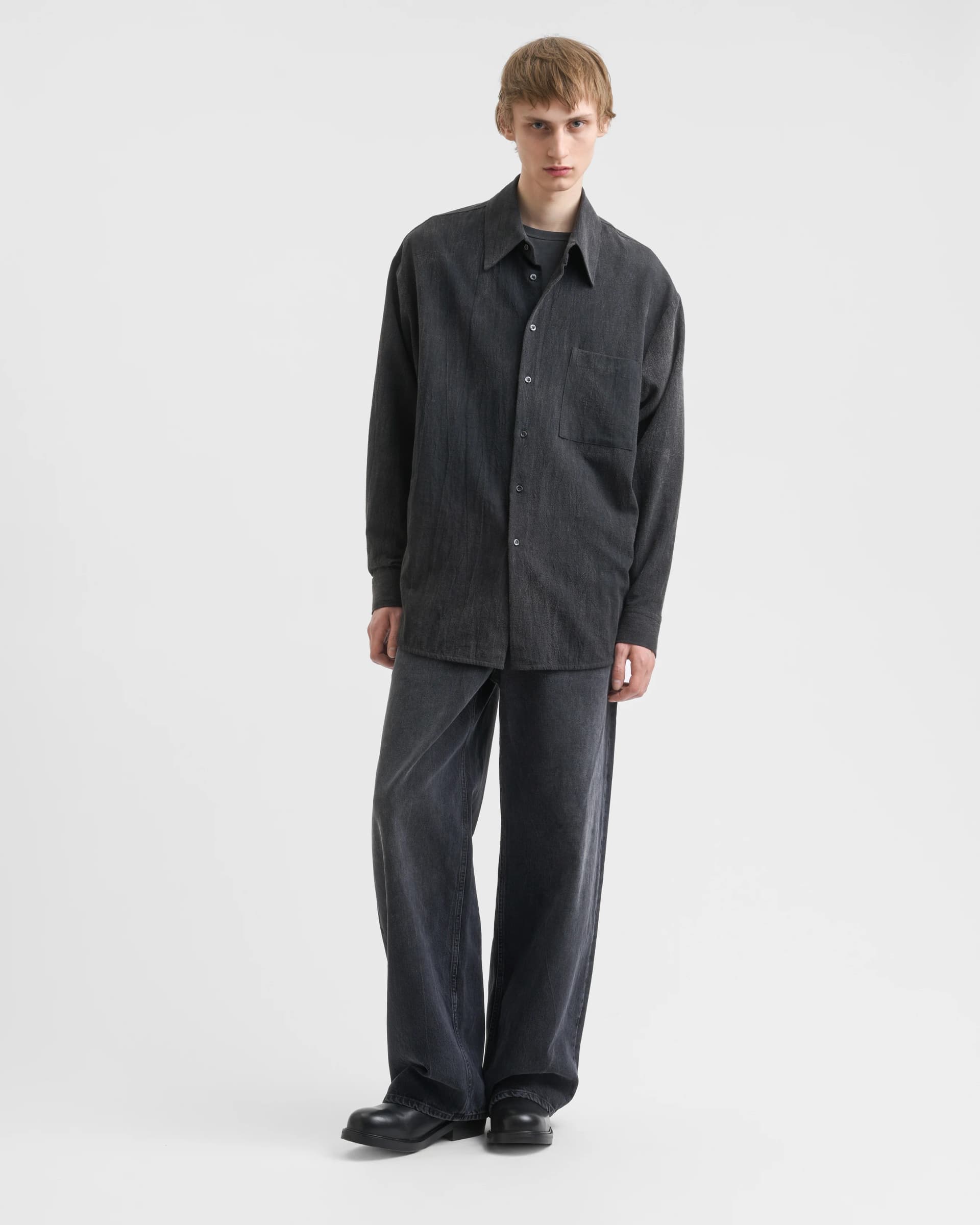 1731_3bfcdabc27-sefr_fw26_fluid-oversized-shirt-creased-black_9199-large