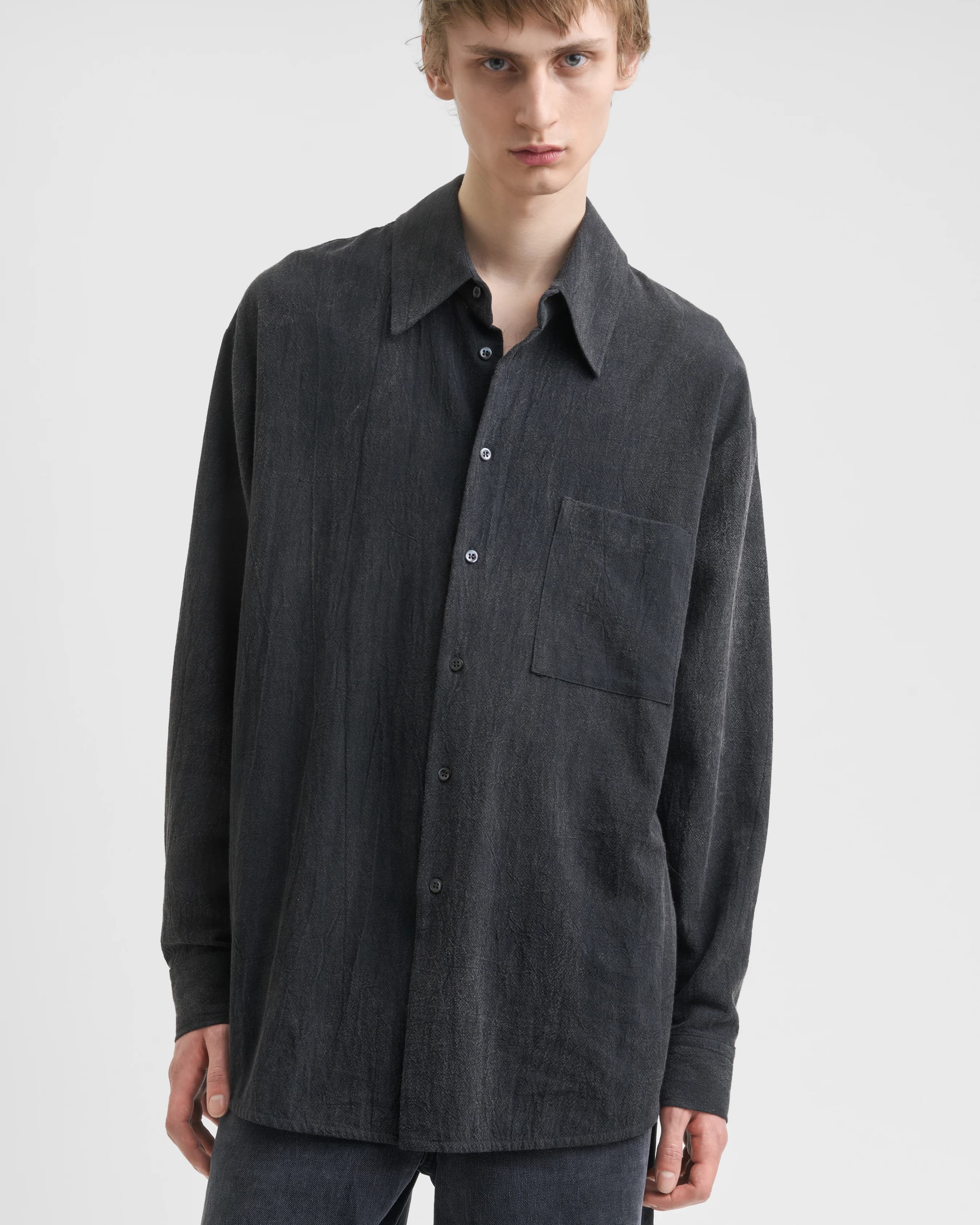 1731_52006df06c-sefr_fw26_fluid-oversized-shirt-creased-black_9265-large