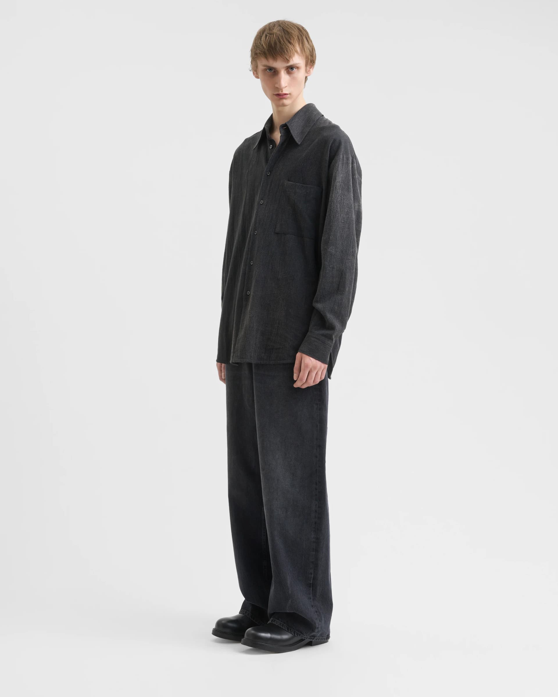 1731_5656bf6407-sefr_fw26_fluid-oversized-shirt-creased-black_9238-large