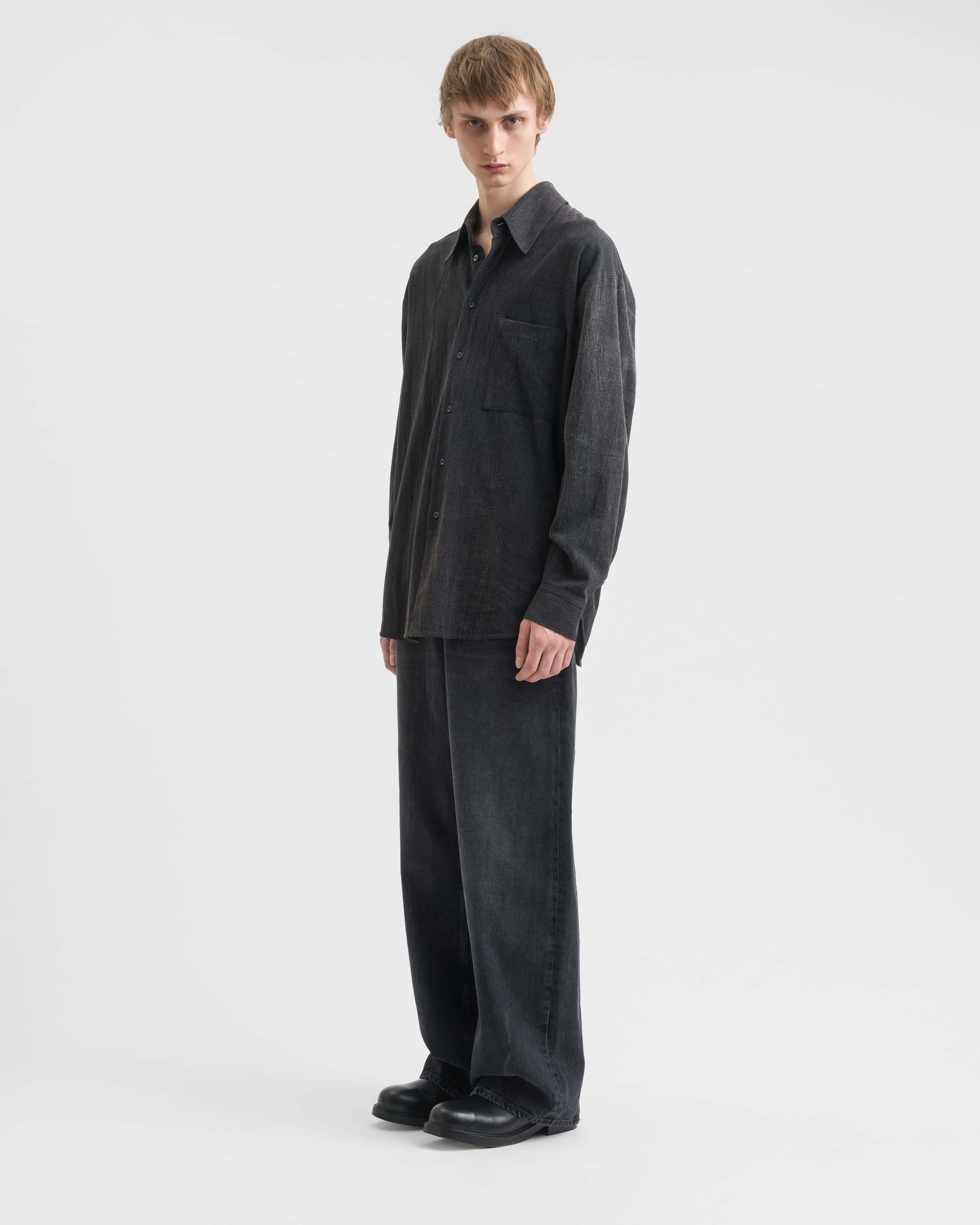 1731_5656bf6407-sefr_fw26_fluid-oversized-shirt-creased-black_9238-large