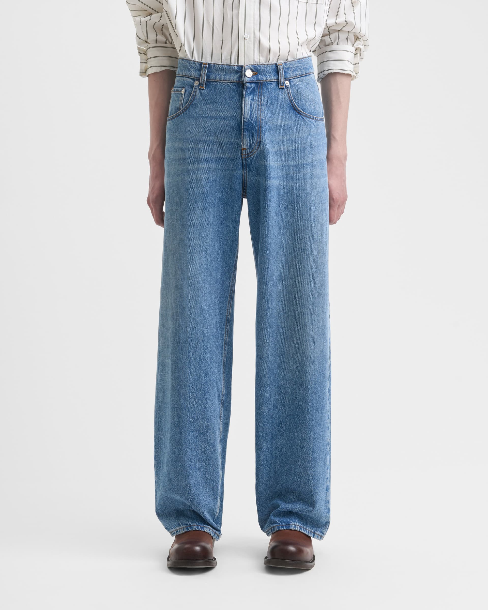 1739_d7d3b9c3d3-sefr_fw26_relaxed-cut-blue-wash_9644-large