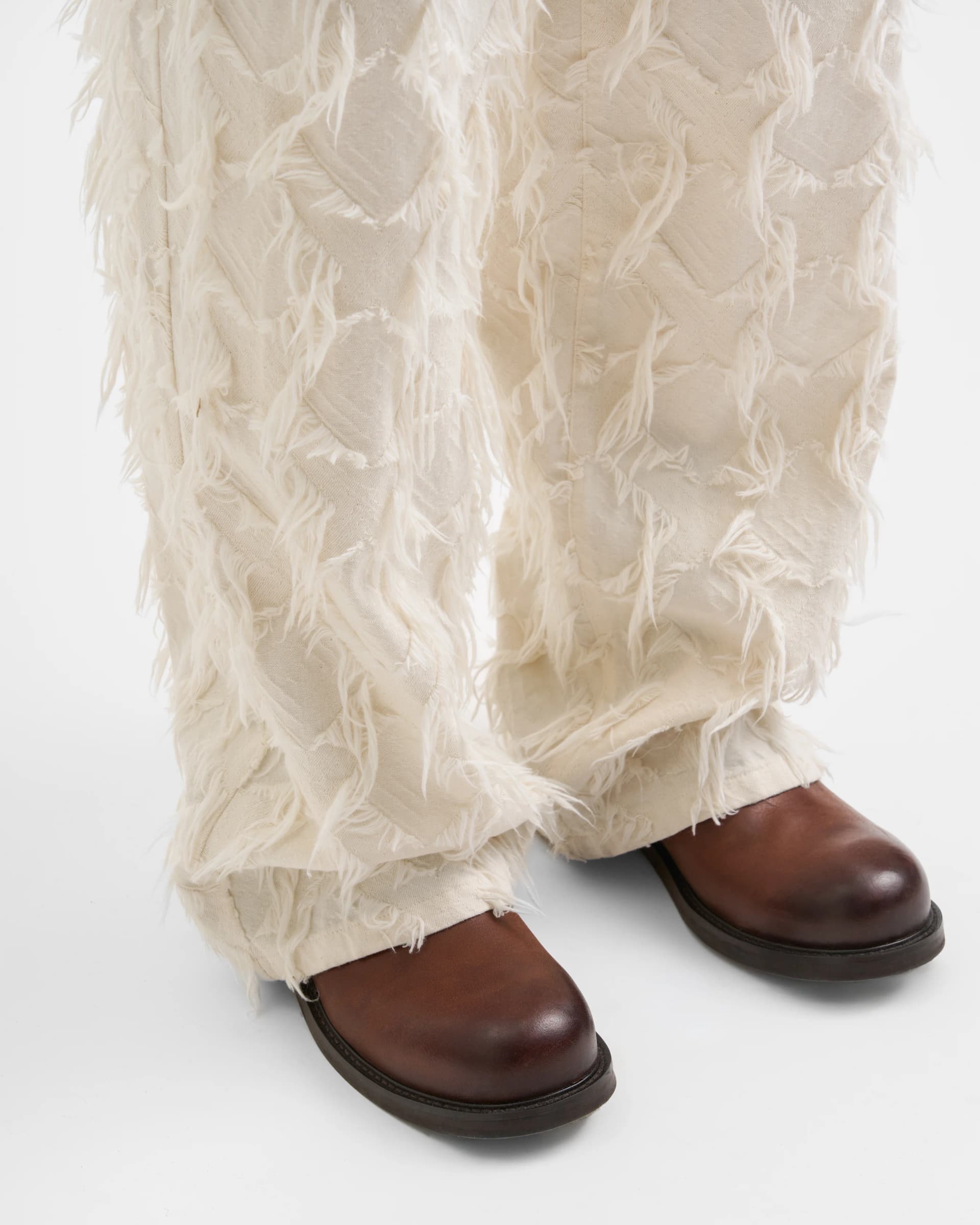 1747_bc2c56603c-sefr_fw26_nikos-jeans-fringed-white-twill_6463-large