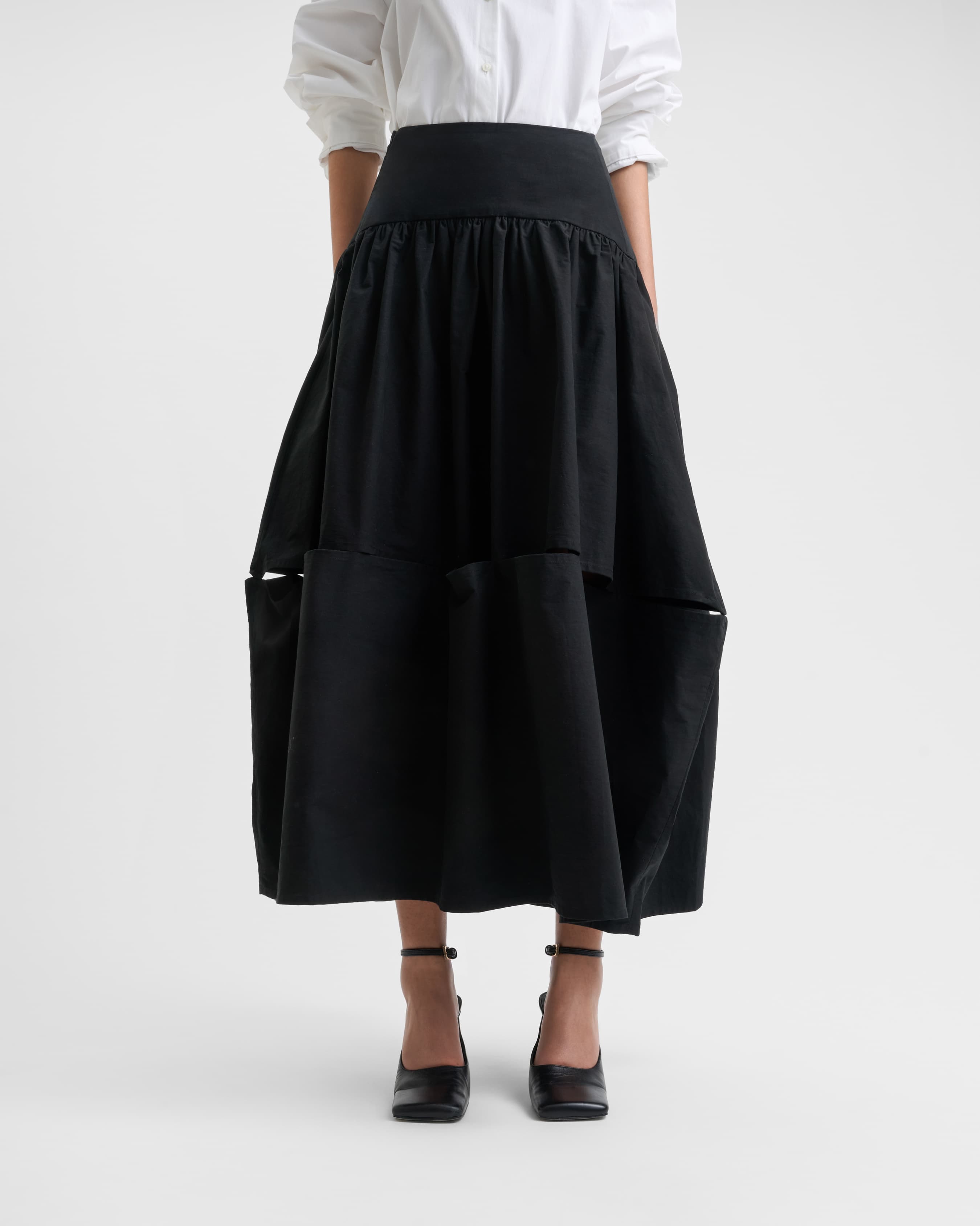 1749_3013af1ace-sefr_fw26_mari-skirt-fine-black-poplin_-9730-large