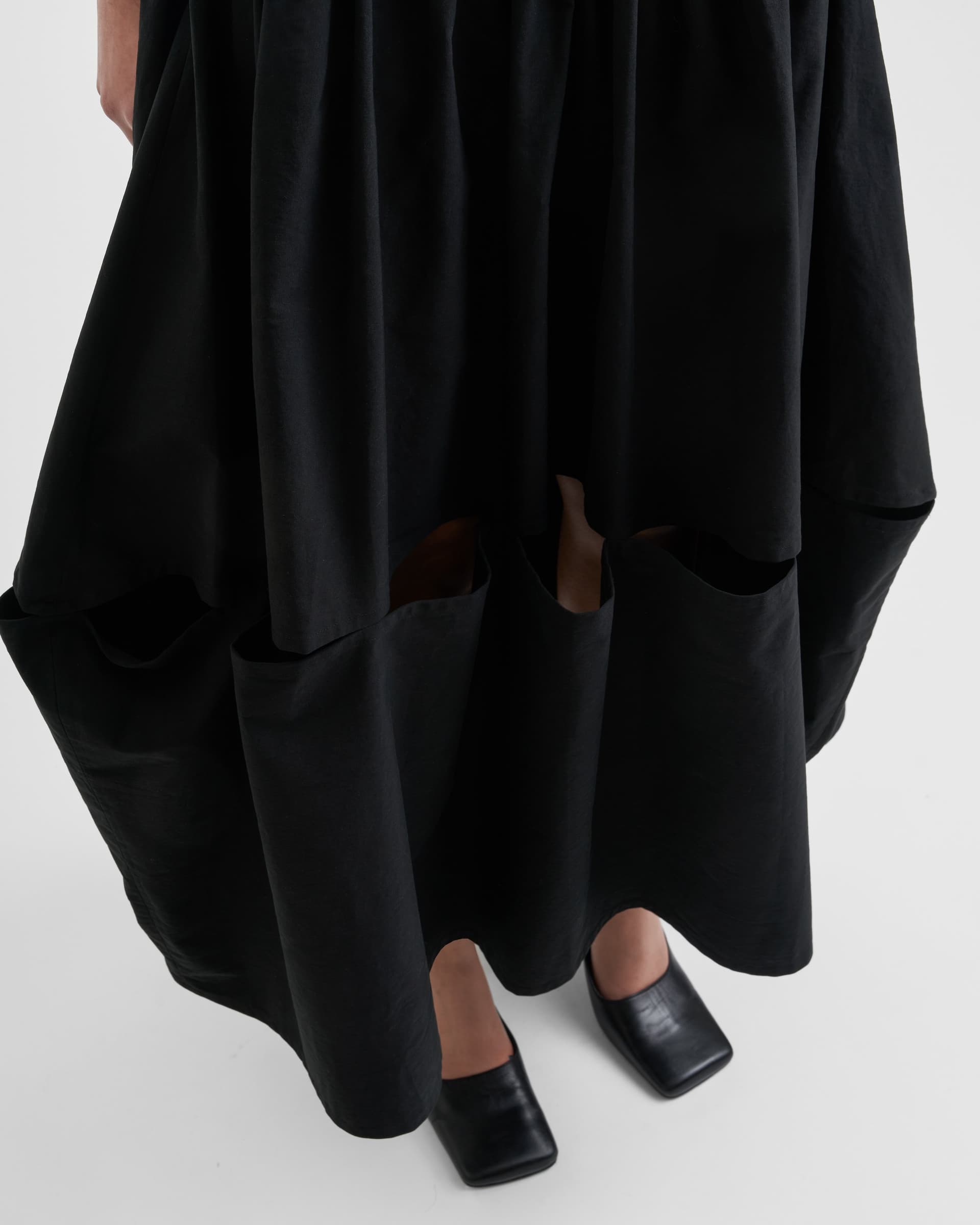 1749_e2828563f1-sefr_fw26_mari-skirt-fine-black-poplin_-9742-large