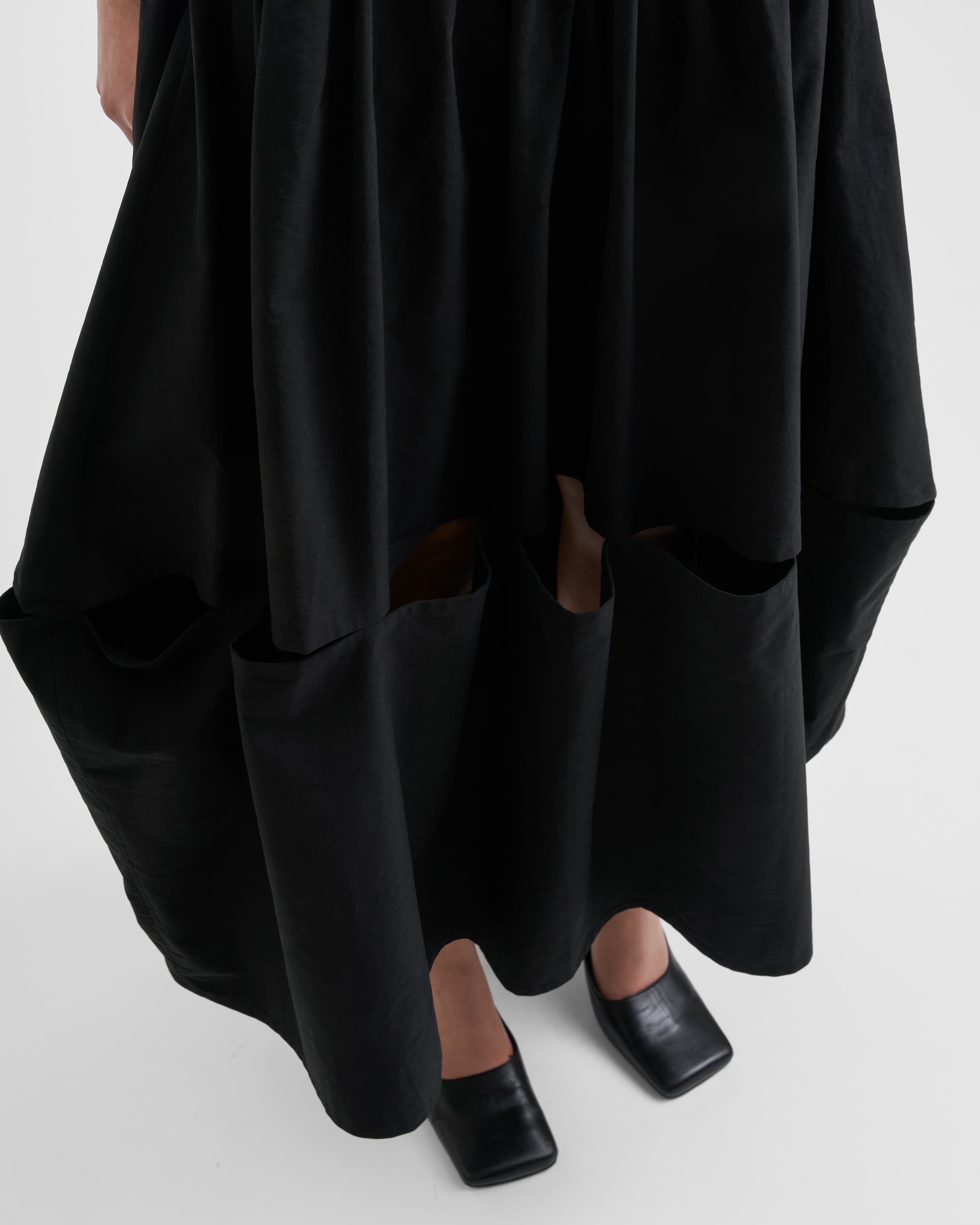 1749_e2828563f1-sefr_fw26_mari-skirt-fine-black-poplin_-9742-large
