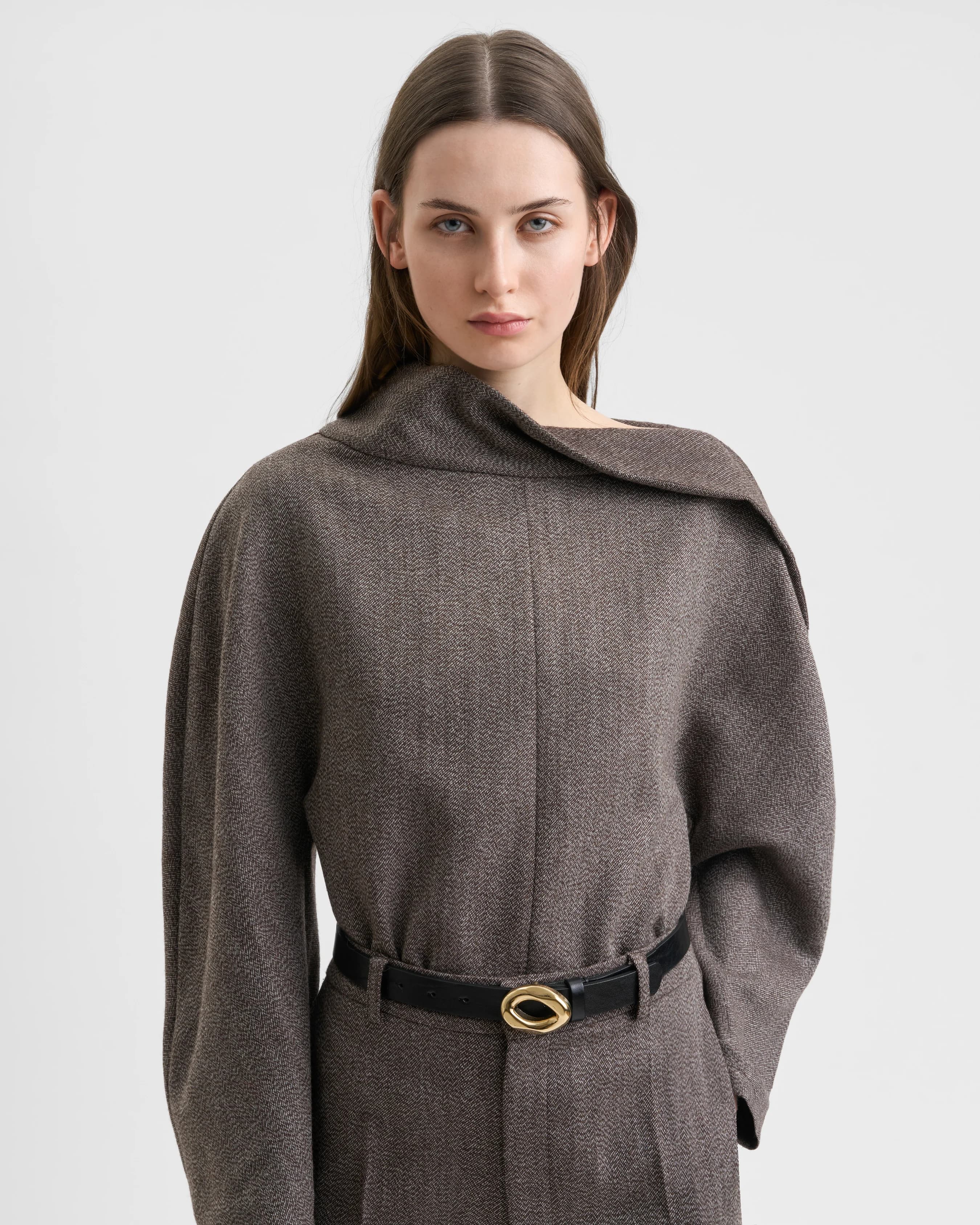 1750_0bec388cc6-sefr_fw26_draped-neck-rounded-top-dark-beige-melange_1953-large