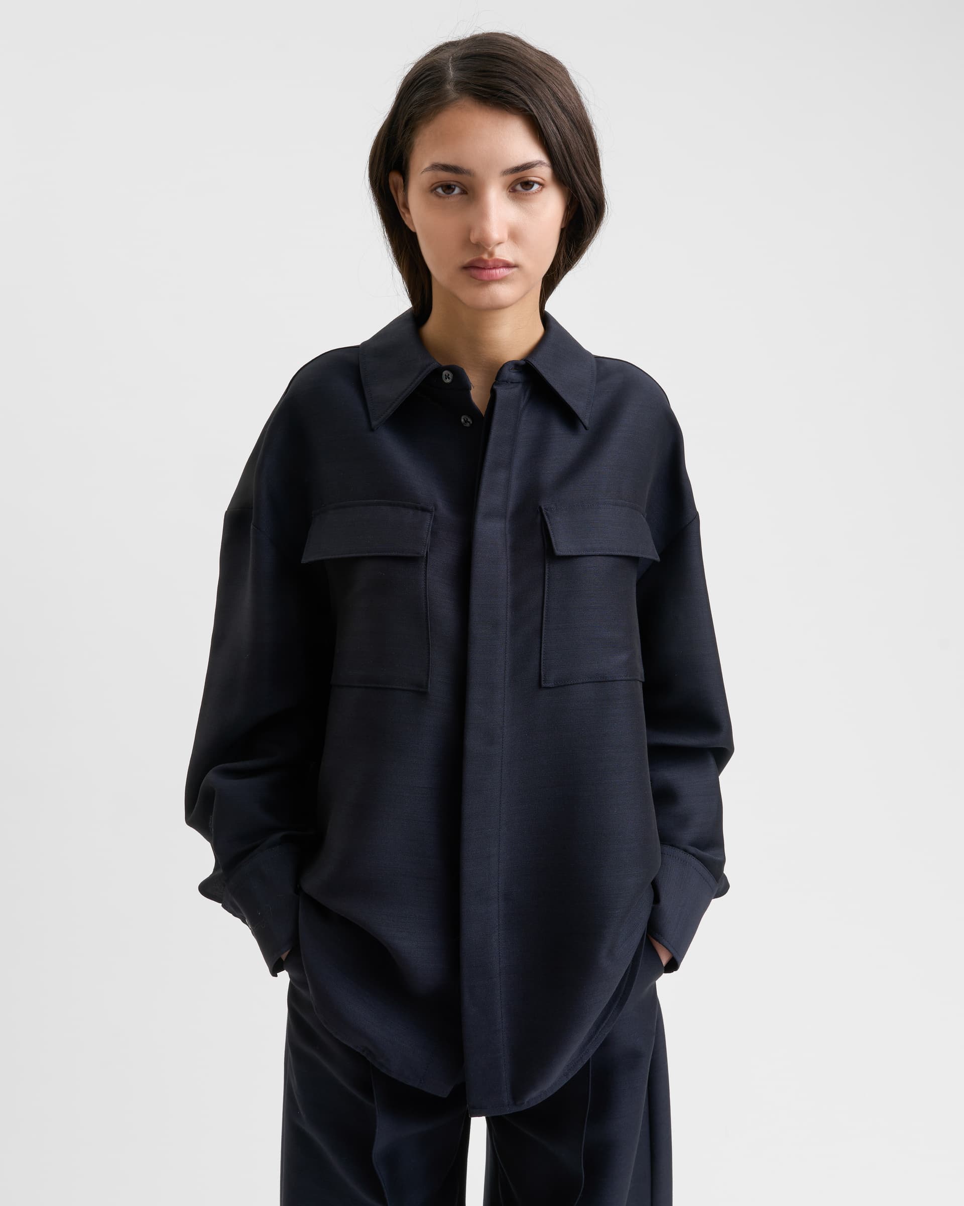 1753_016a095496-sefr_fw26_relaxed-pocket-shirt-dark-navy_9573-large