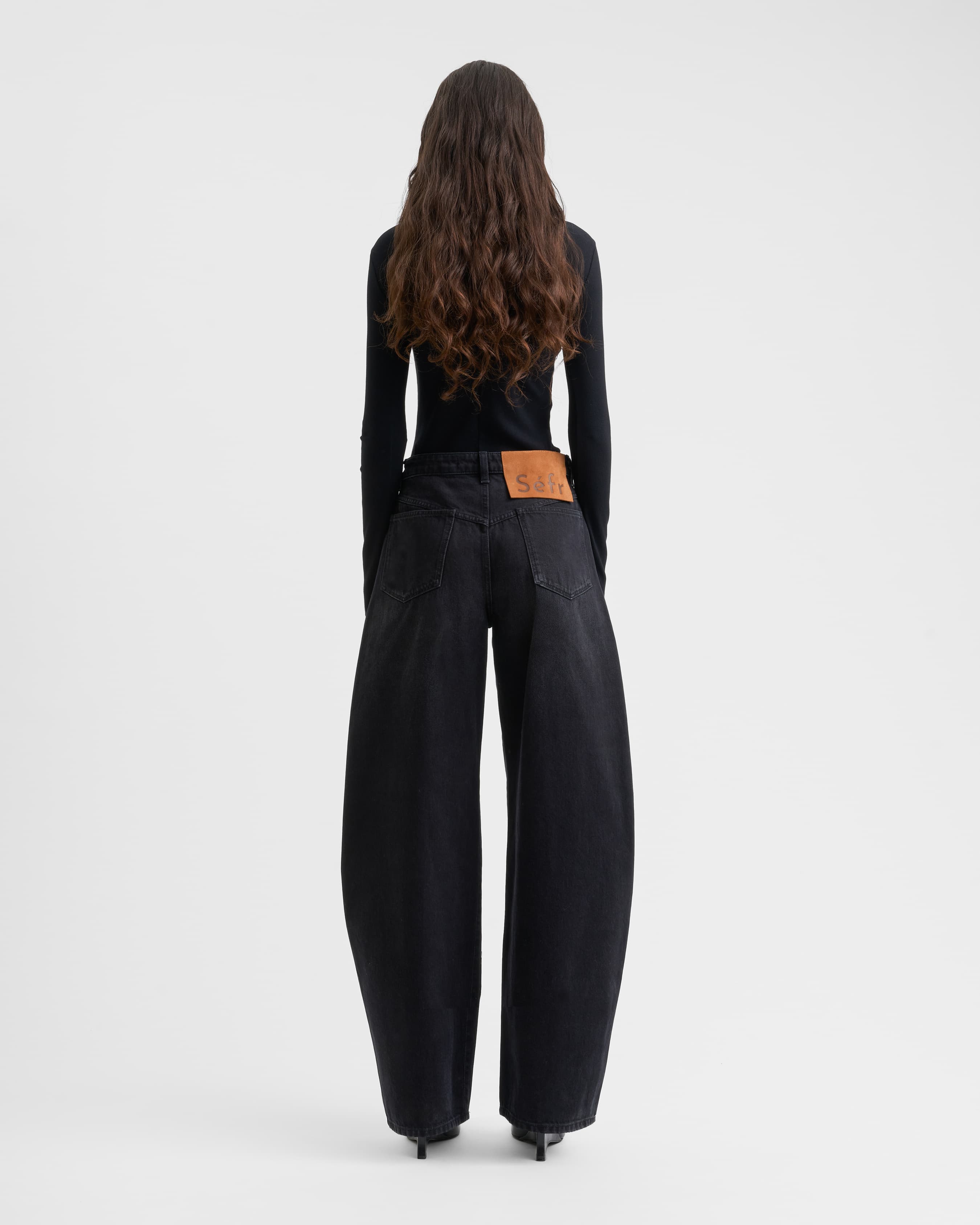 1762_1f0bc321a3-sefr_fw26_soline-jeans-black-wash_8895-large