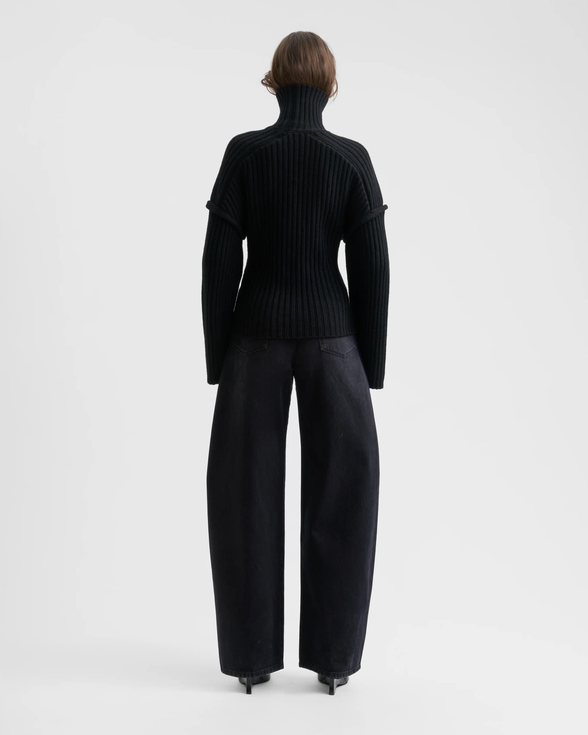 1764_236bed5edd-sefr_fw26_dropped-shoulder-turtleneck-sweater-black_4370-large