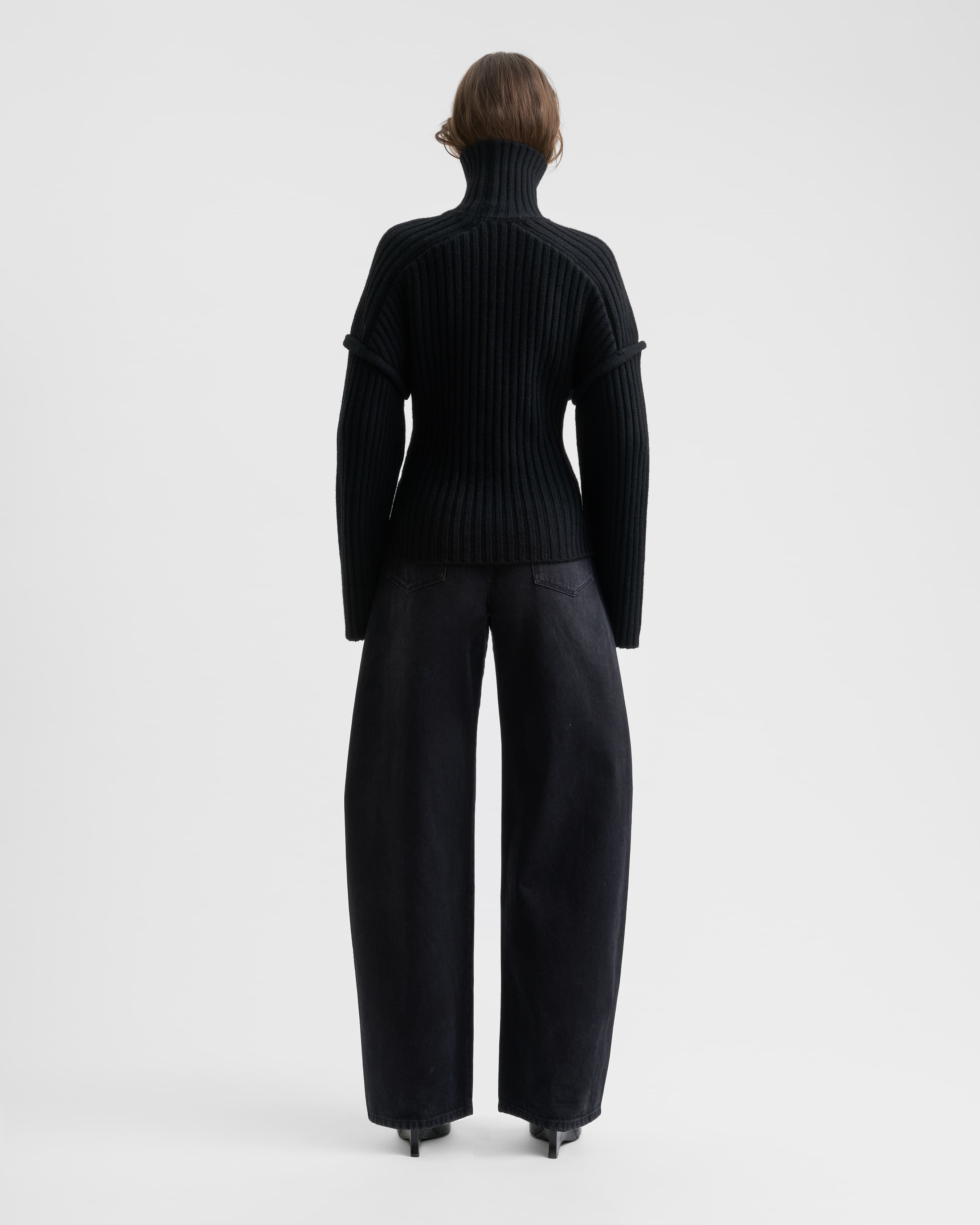 1764_236bed5edd-sefr_fw26_dropped-shoulder-turtleneck-sweater-black_4370-large