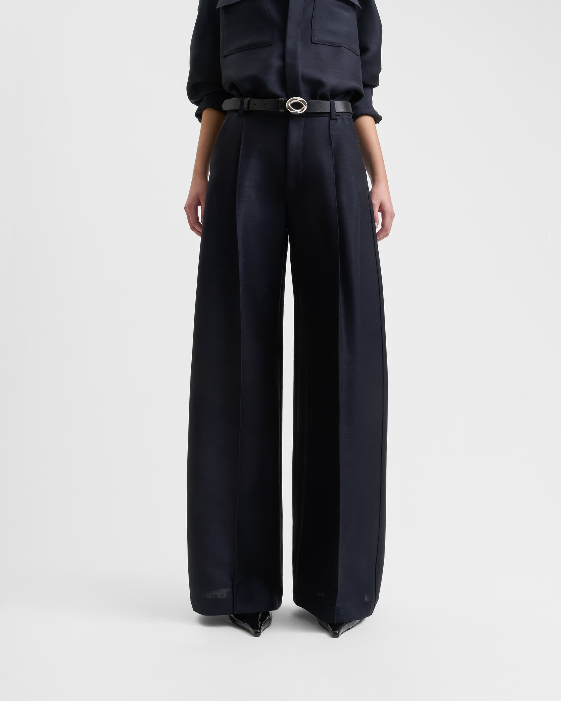 1768_a0d3bea59f-sefr_fw26_pleated-wide-trouser-dark-navy_9609-large